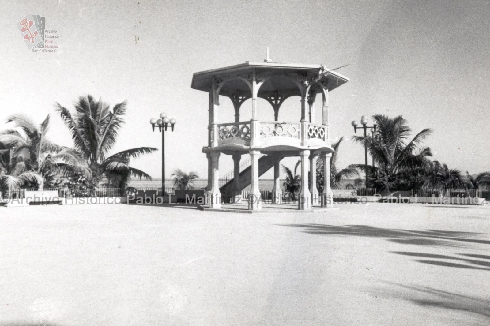 Kiosco del malecón de La Paz. Reconstruido durante la administración de Ángel César Mendoza Arámburo.