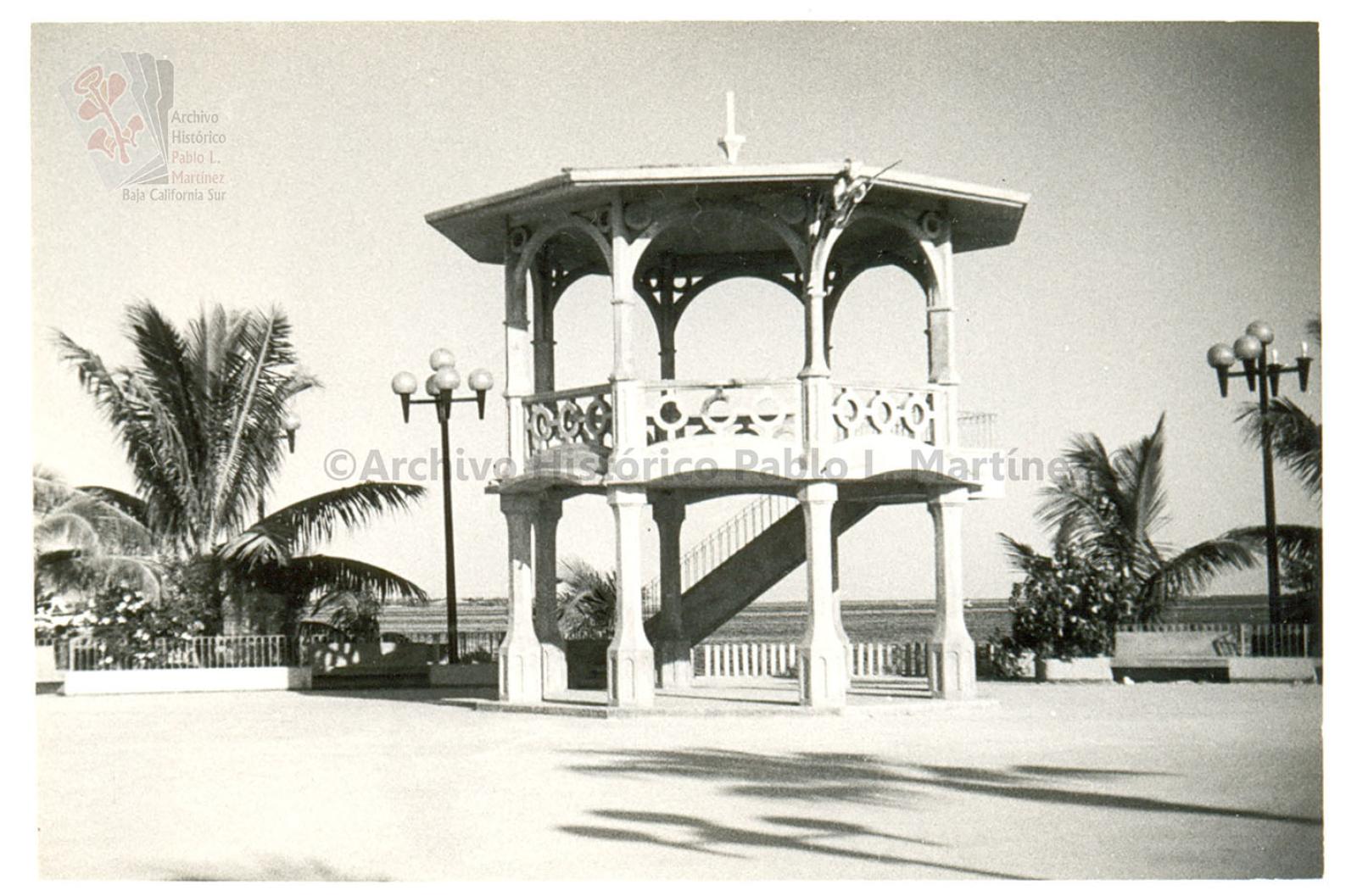 Kiosco del malecón de La Paz reconstruido durante la administración de Ángel César Mendoza Arámburo.
