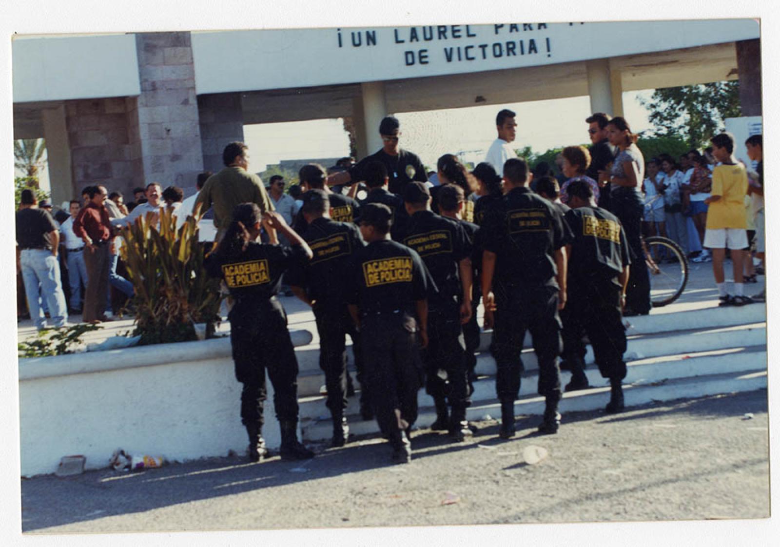 La Academia de Policías en el parque Revolución.