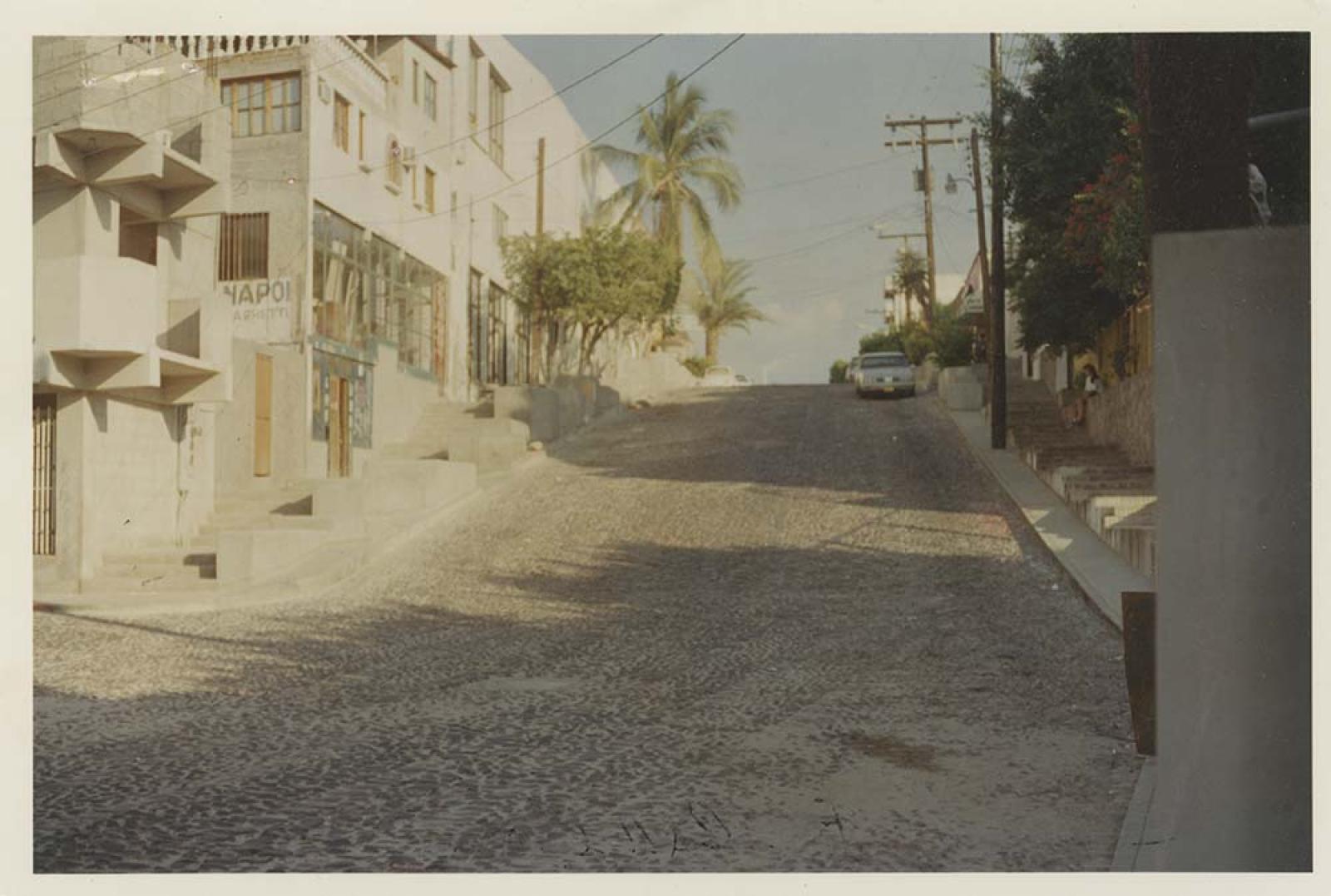 “La bajadita” de la calle Independencia, entre 18 de Marzo y Francisco I. Madero. La Paz, Baja California Sur.