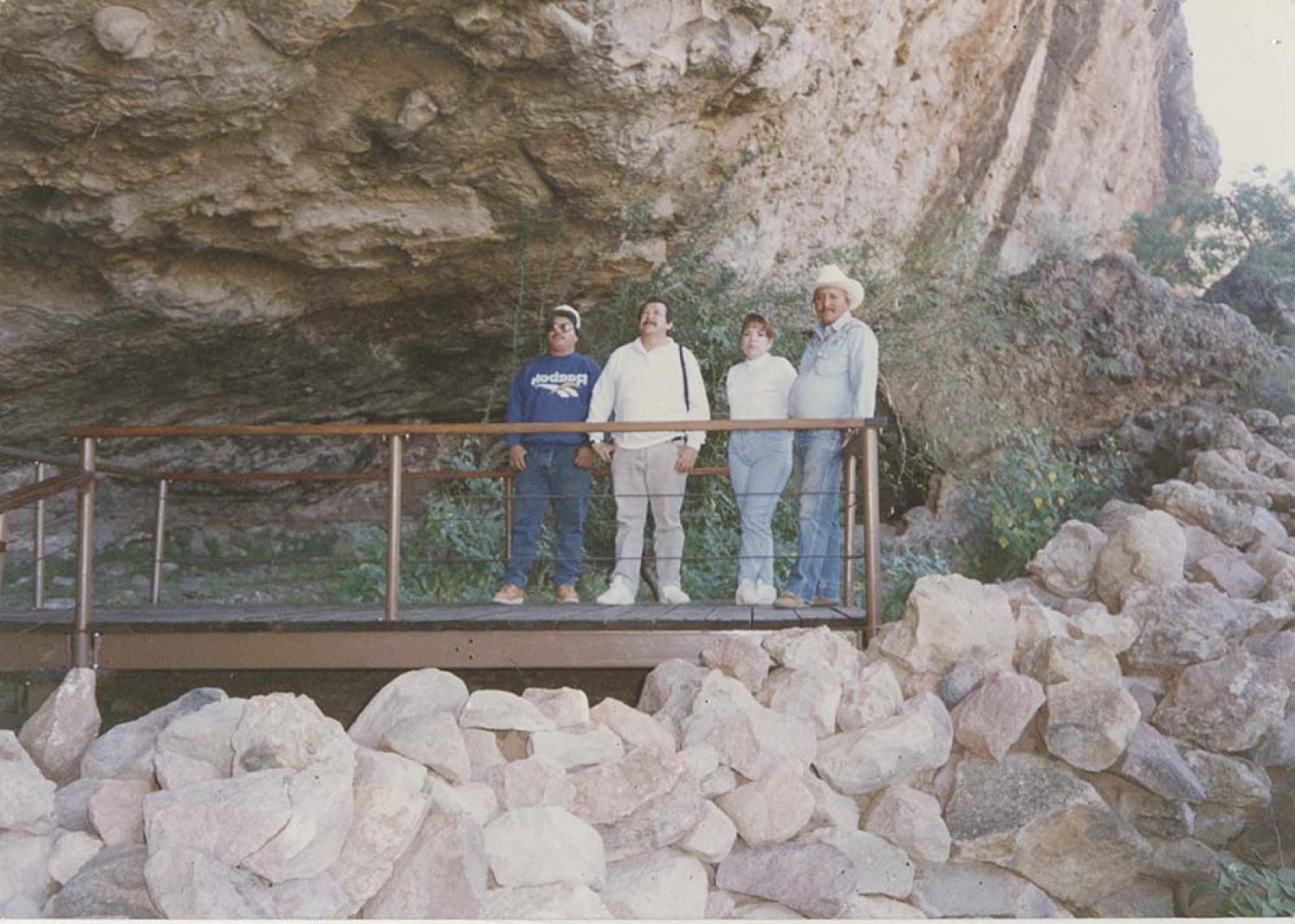 “La Cueva del Ratón, Sierra de San Francisco”.