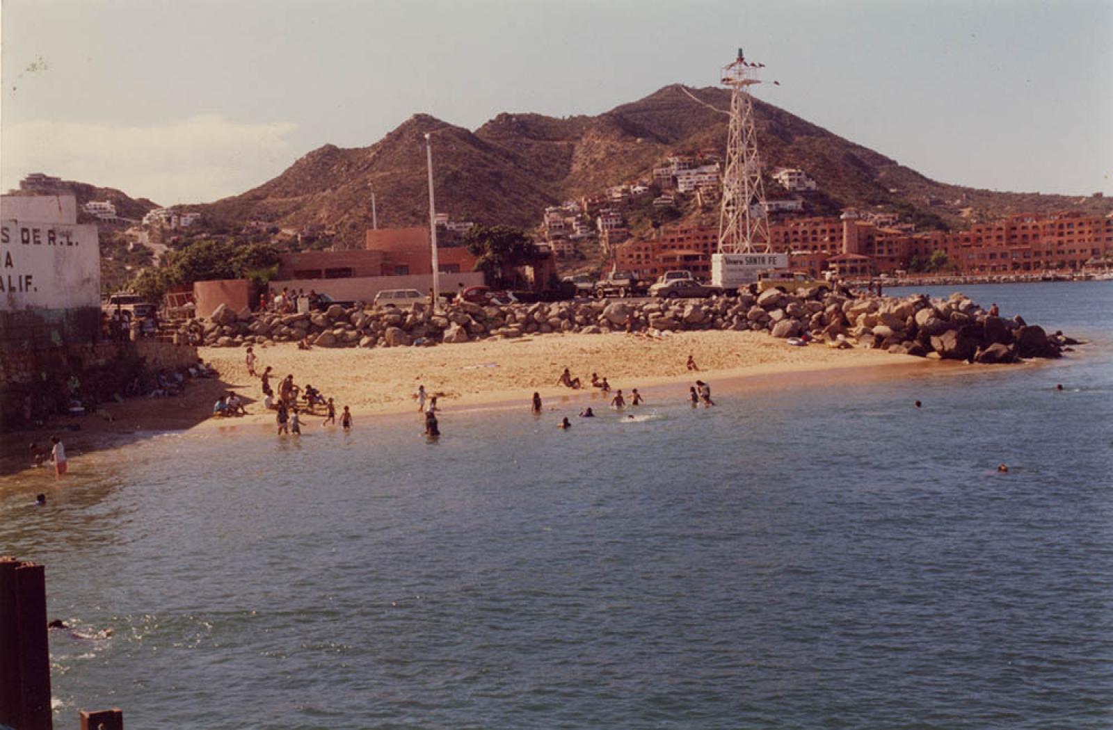La playa y Marina en Cabo San Lucas, Baja California Sur.