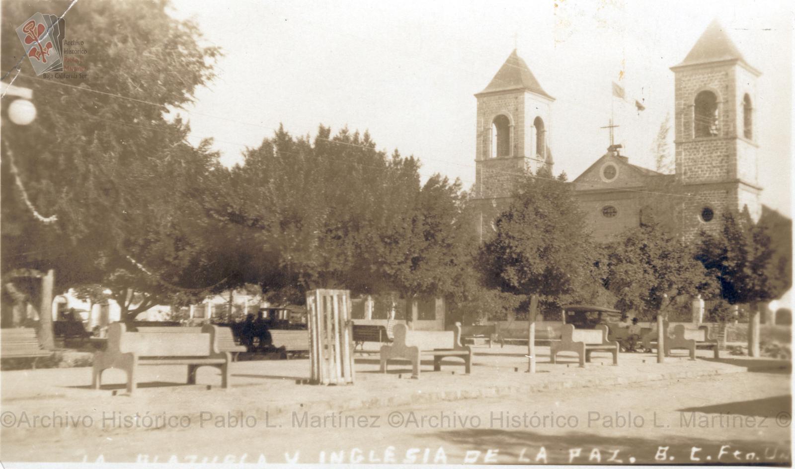 “La plazuela e iglesia de La Paz, Baja California”.