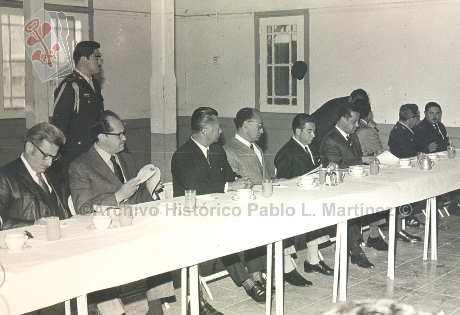 La Sociedad Mutualista Progreso ofrece desayuno al presidente Luis Echeverría Álvarez y al gobernador Félix Agramont Cota.