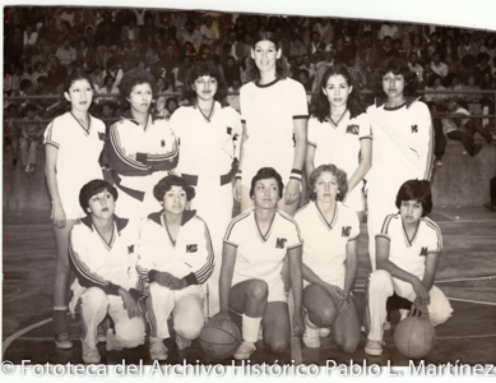 “Las chicas”, equipo de básquetbol.