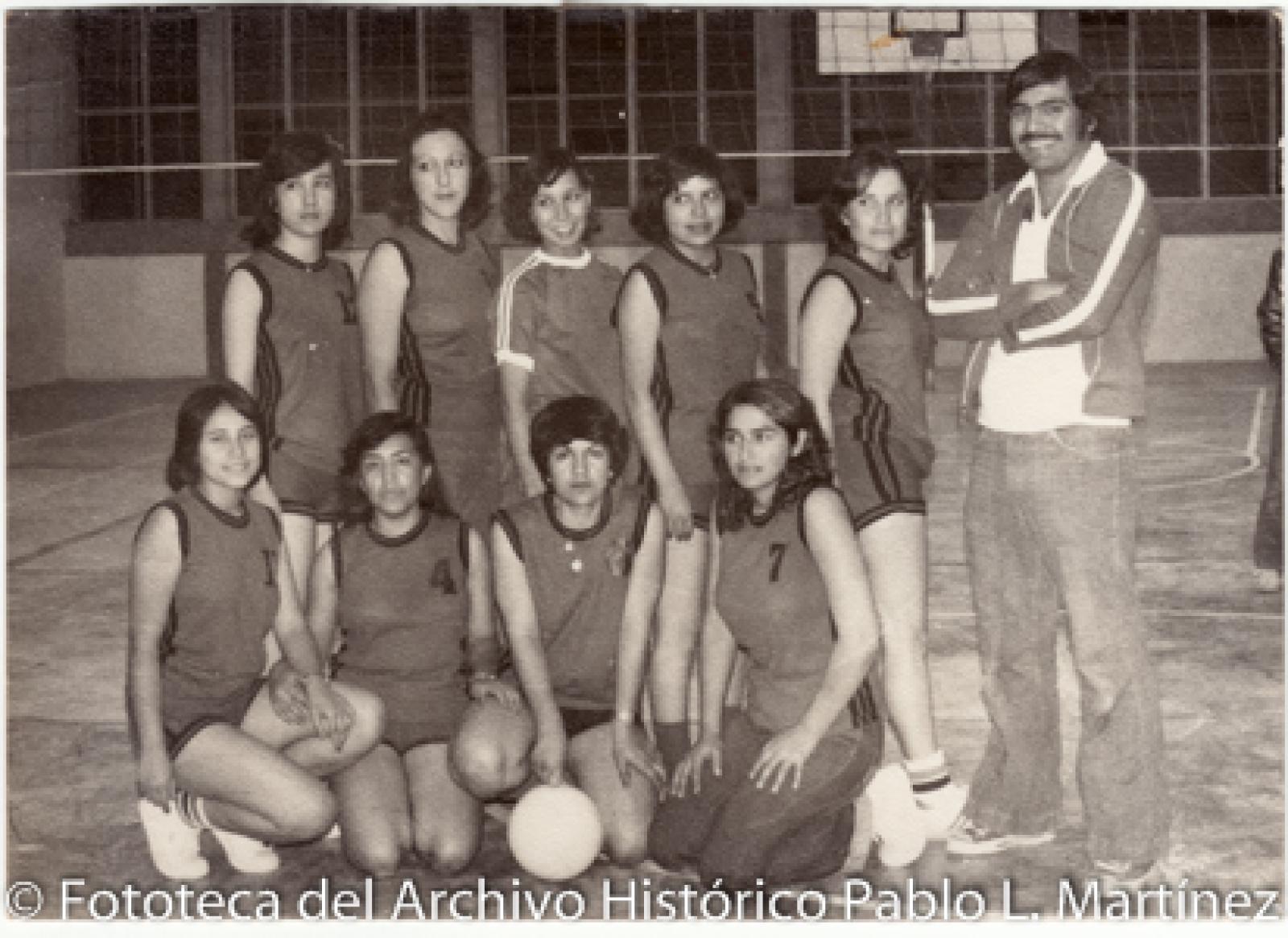 “Las chicas”, equipo deportivo.