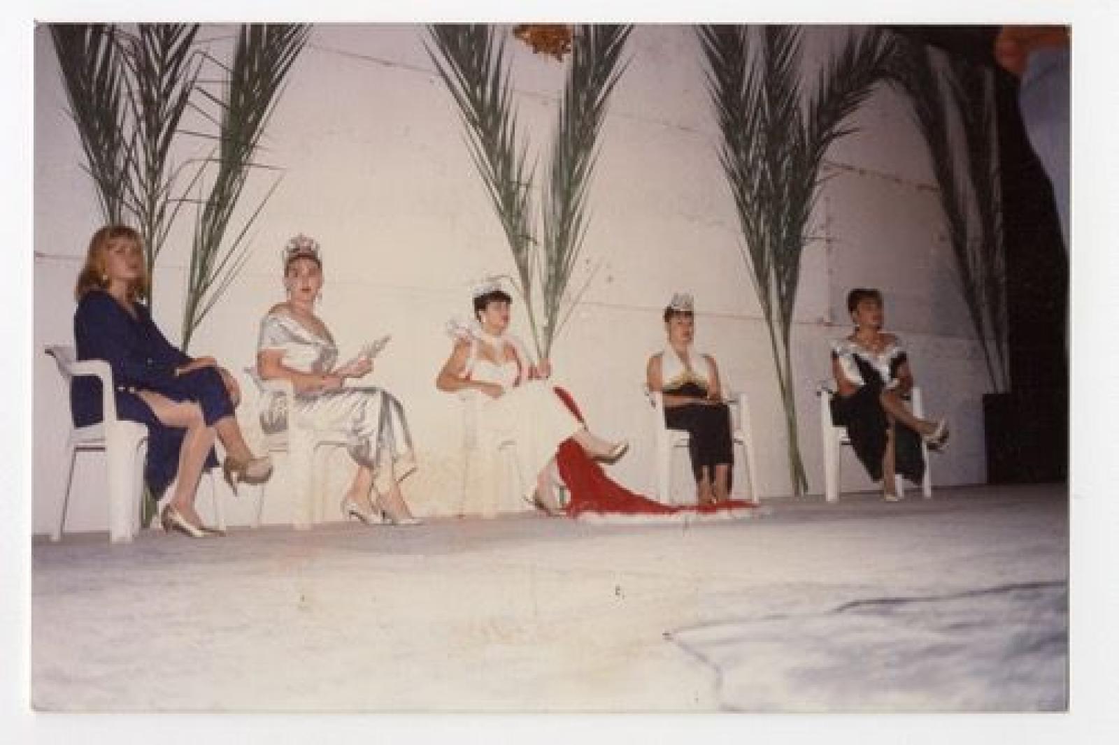 Las embajadoras de San Bruno y San Juanico, así como la reina Expo-Comondú 1994, Marbella I; acompañaron a la reina Mariela I y a la princesa real Norma I, durante la clausura de la Feria Regional del Dátil en La Purísima, Baja California Sur.