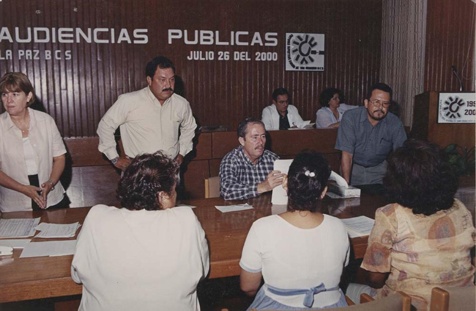 Leonel Cota Montaño en audiencias públicas.