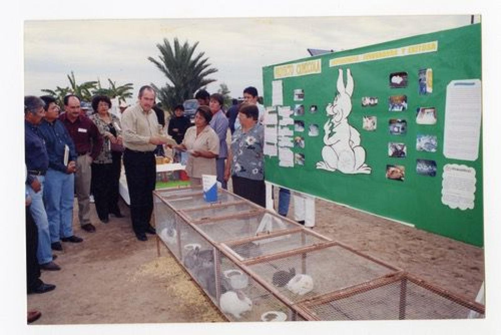 Leonel Cota Montaño en proyecto cunícula.