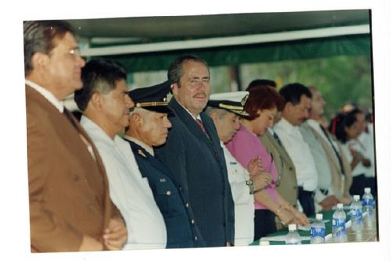 Leonel Cota Montaño y Alfredo Porras en evento, retrato de grupo.