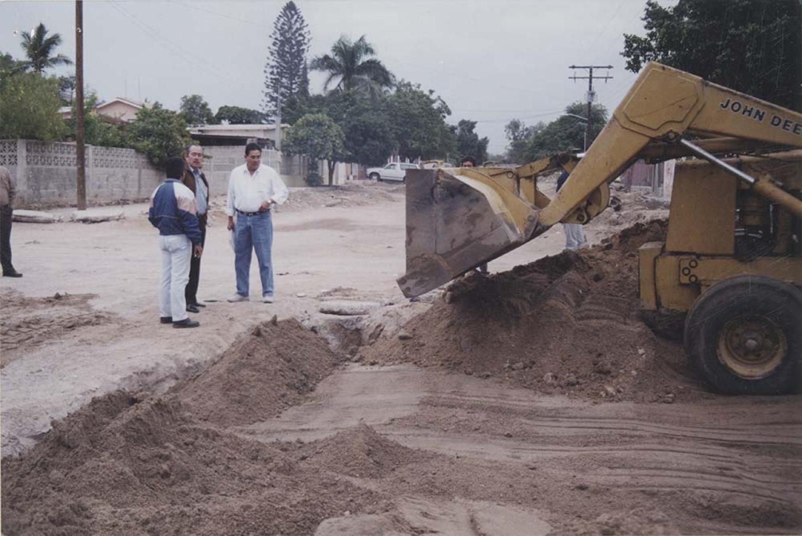 Leonel Cota y Alfredo Porras en obra pública.