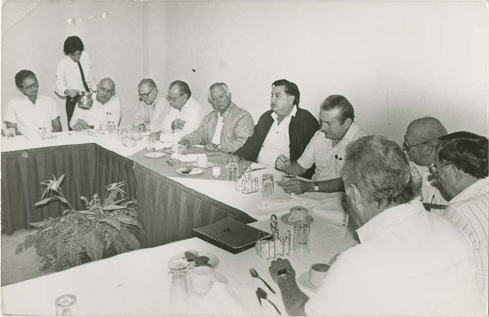 Liceaga Ruibal, en reunión.