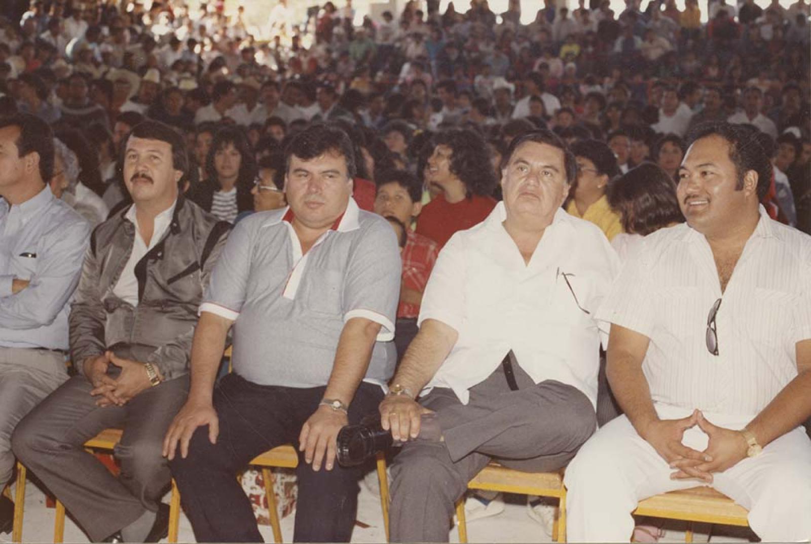Liceaga y Salgado, sentados entre público.
