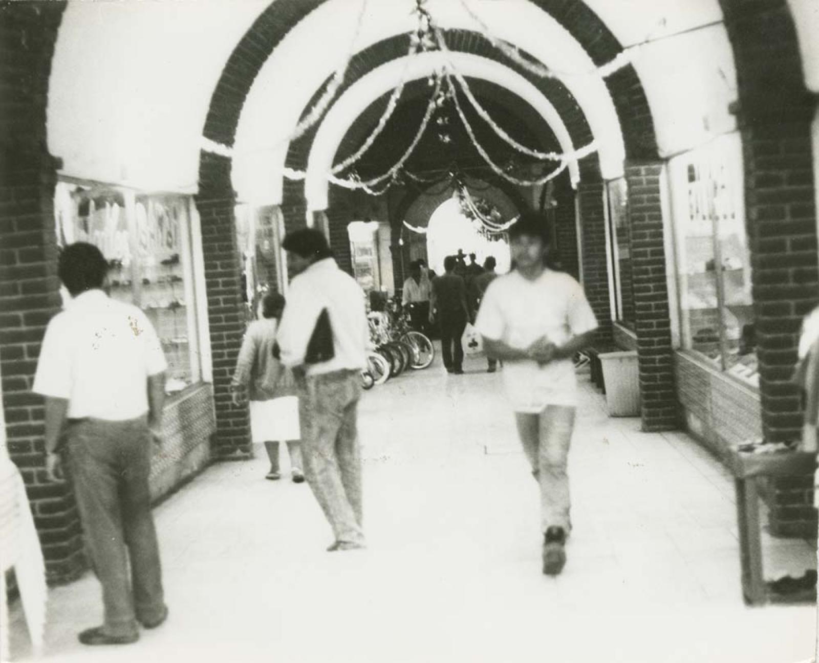 Locales en el Pasaje Madero.