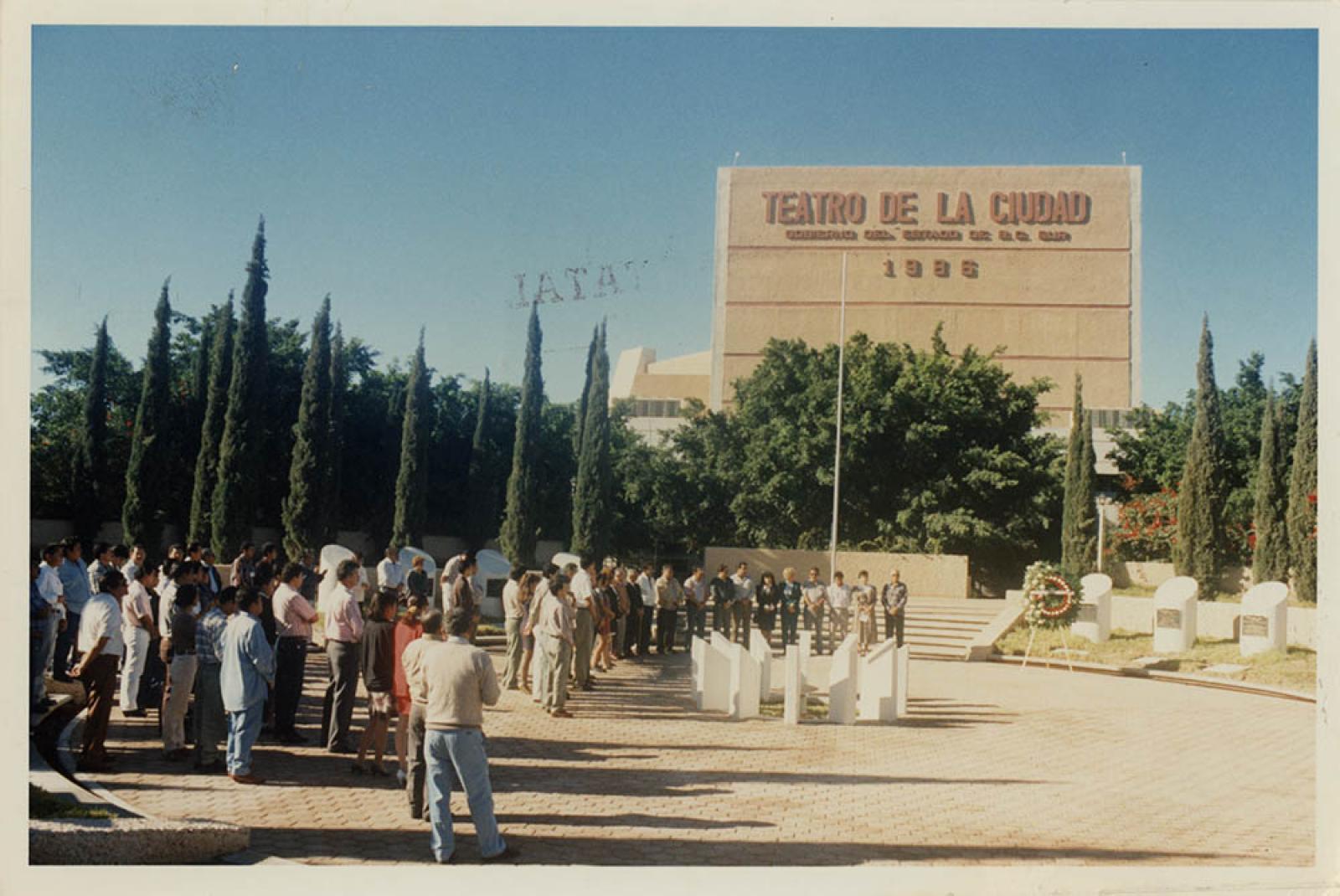 “Los priistas sudcalifornianos rinden homenaje  al general Agustín Olachea Avilés, como parte del ´67 aniversario del Partido Revolucionario Institucional (PRI)”.