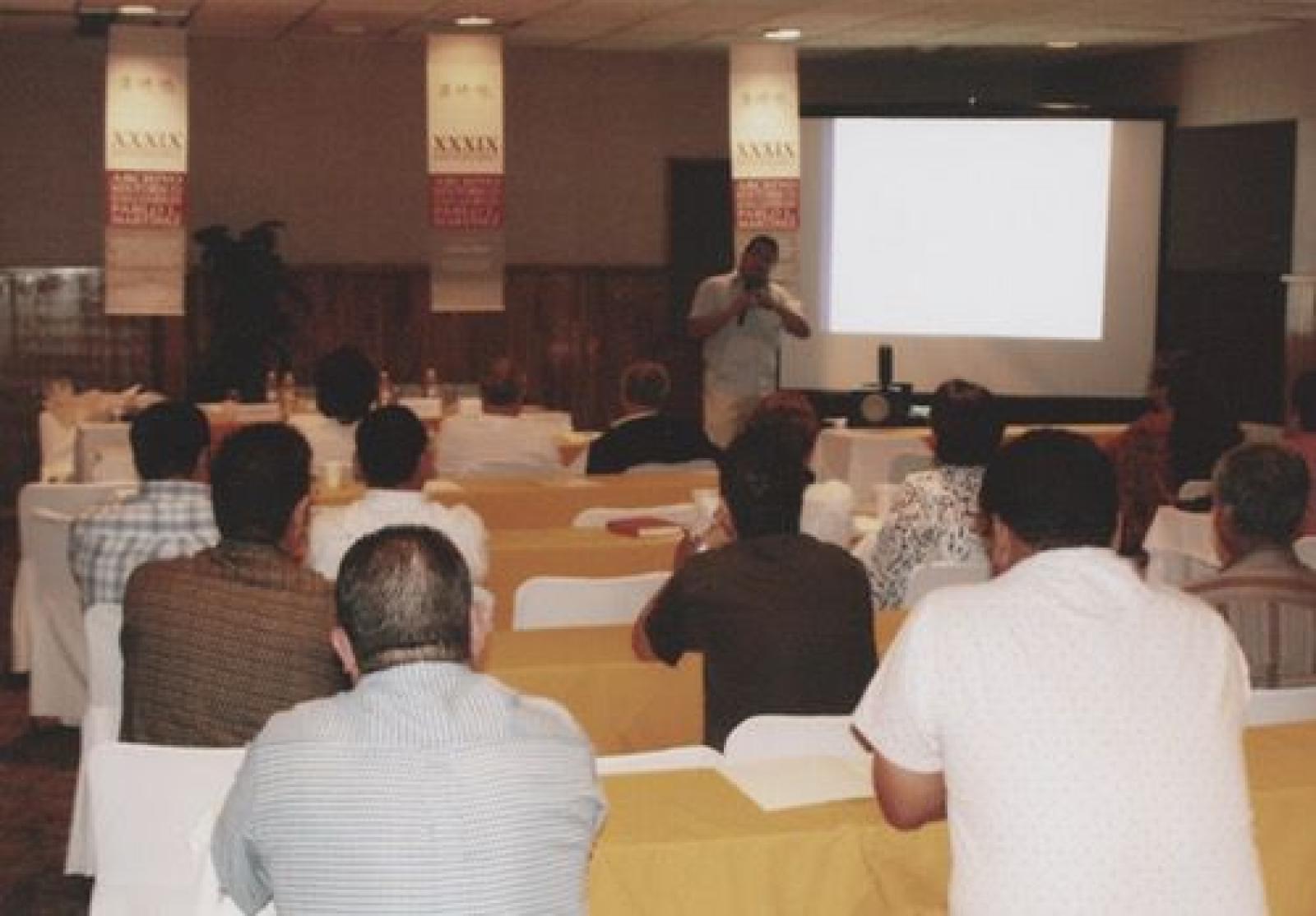Luis Armando Martínez dicta ponencia durante XXXIX aniversario del Archivo Histórico Pablo L. Martínez.