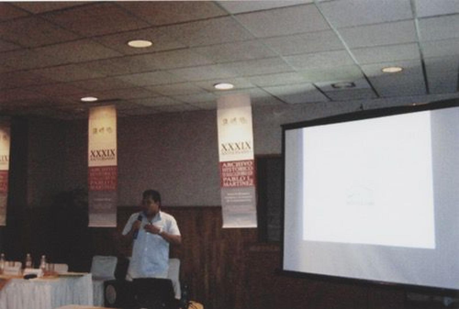 Luis Armando Martínez presenta ponencia en el XXXIX aniversario del Archivo Histórico Pablo L. Martínez.