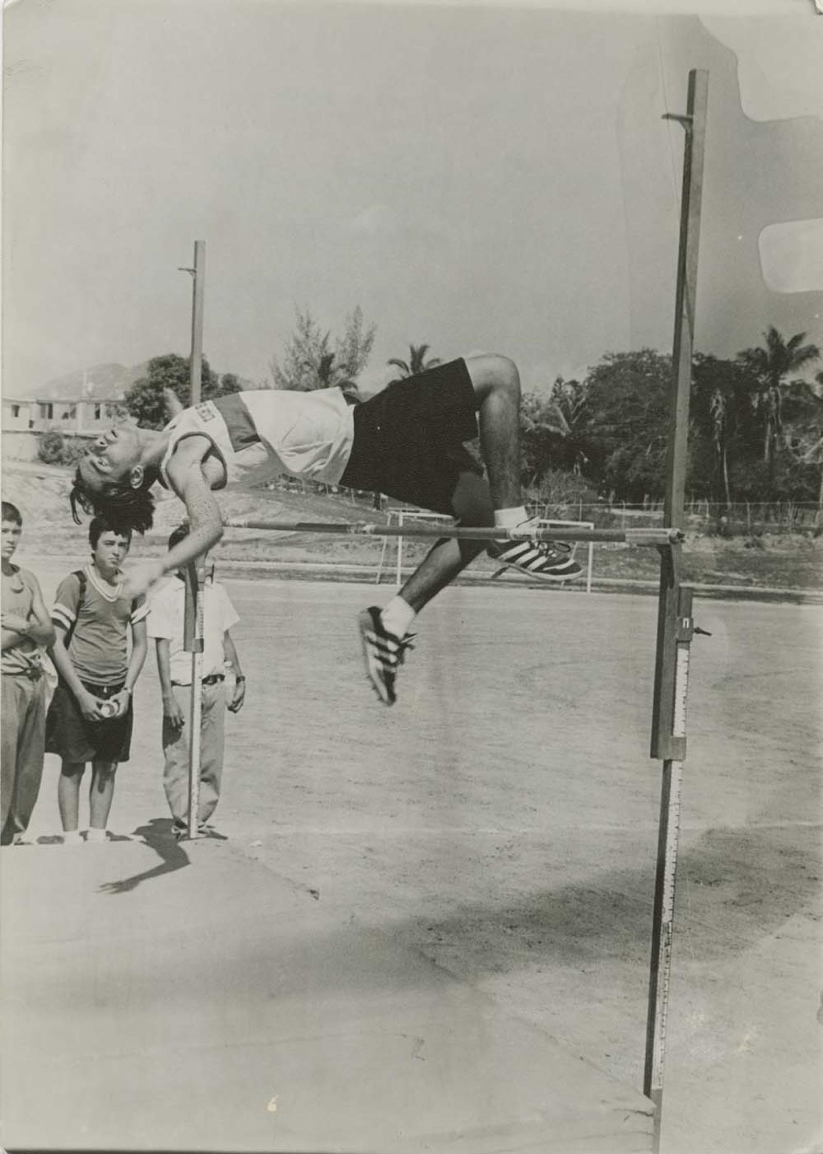 “Luis Cristian Amador Castro, campeón de salto de altura”.