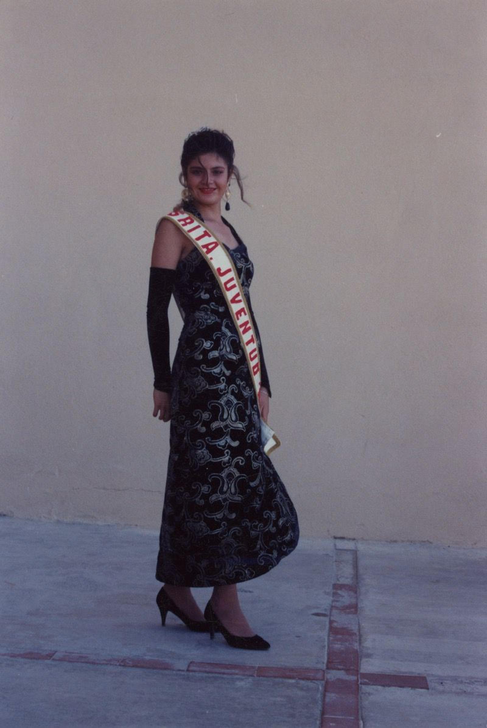 “Luisa González, señorita Juventud”.