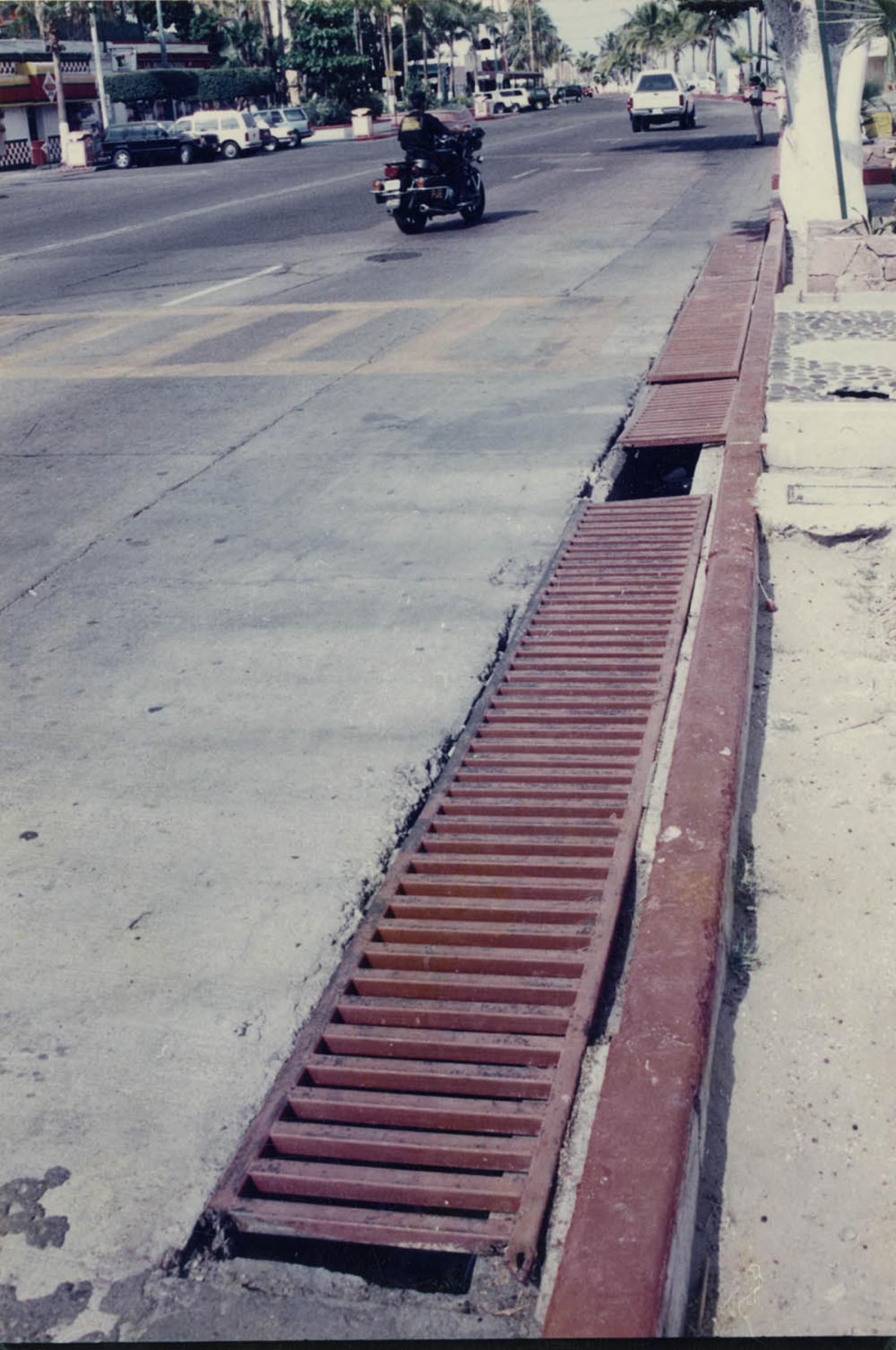 “Mal estado del drenaje pluvial”, malecón de La Paz.