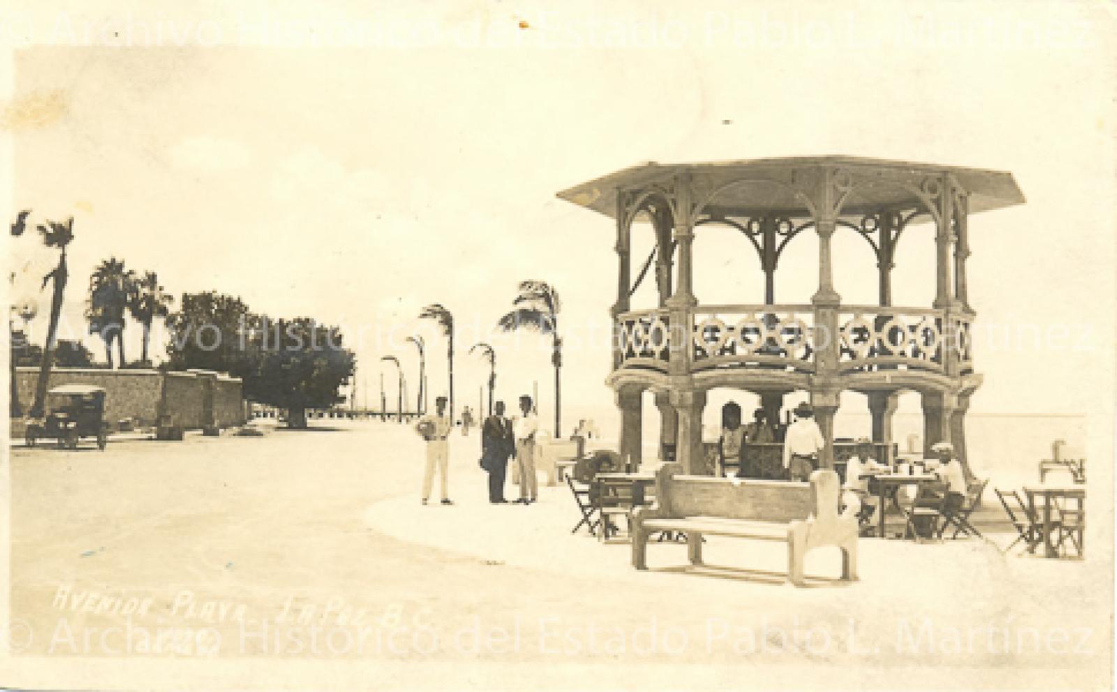 Malecón de La Paz con su kiosco, calle Playa.