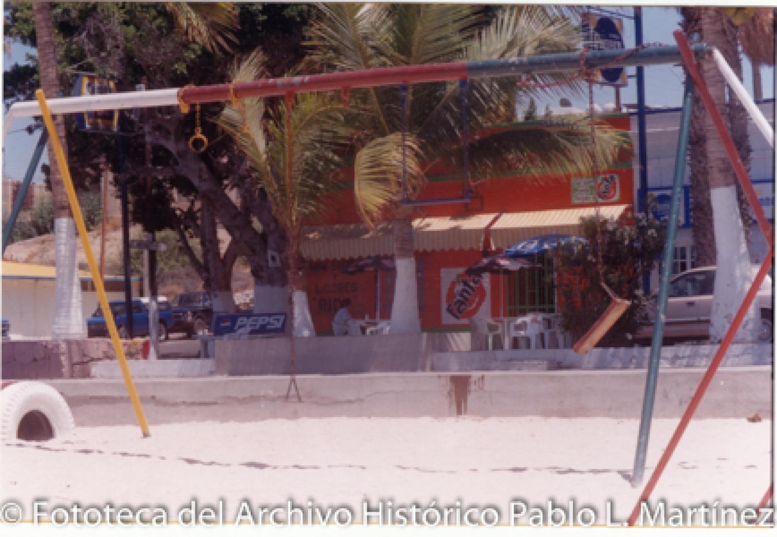Malecón de La Paz, esquina entre las calles Álvaro Obregón y Miguel Hidalgo.
