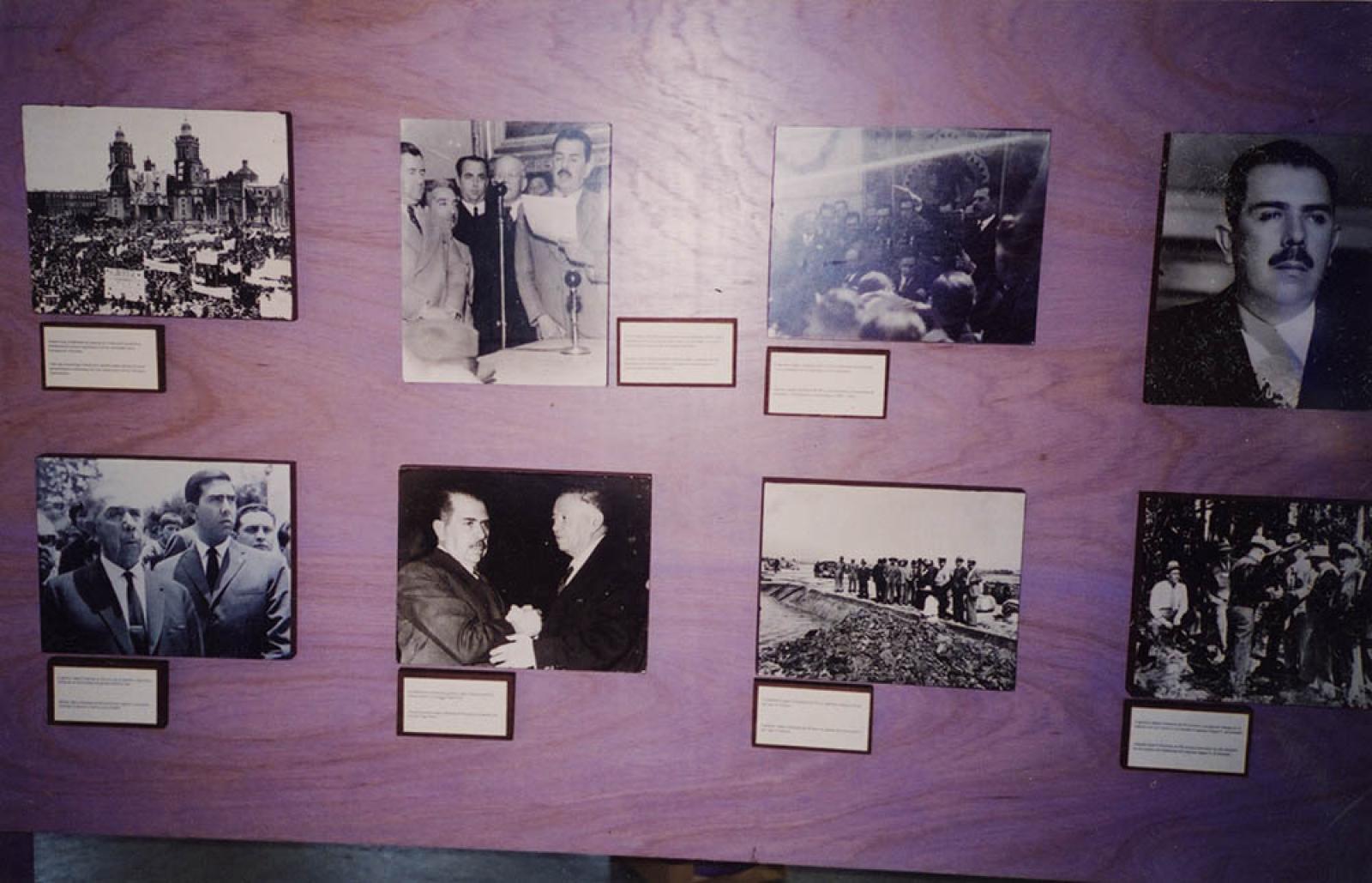Mampara con fotografías del ex presidente de México Lázaro Cárdenas.