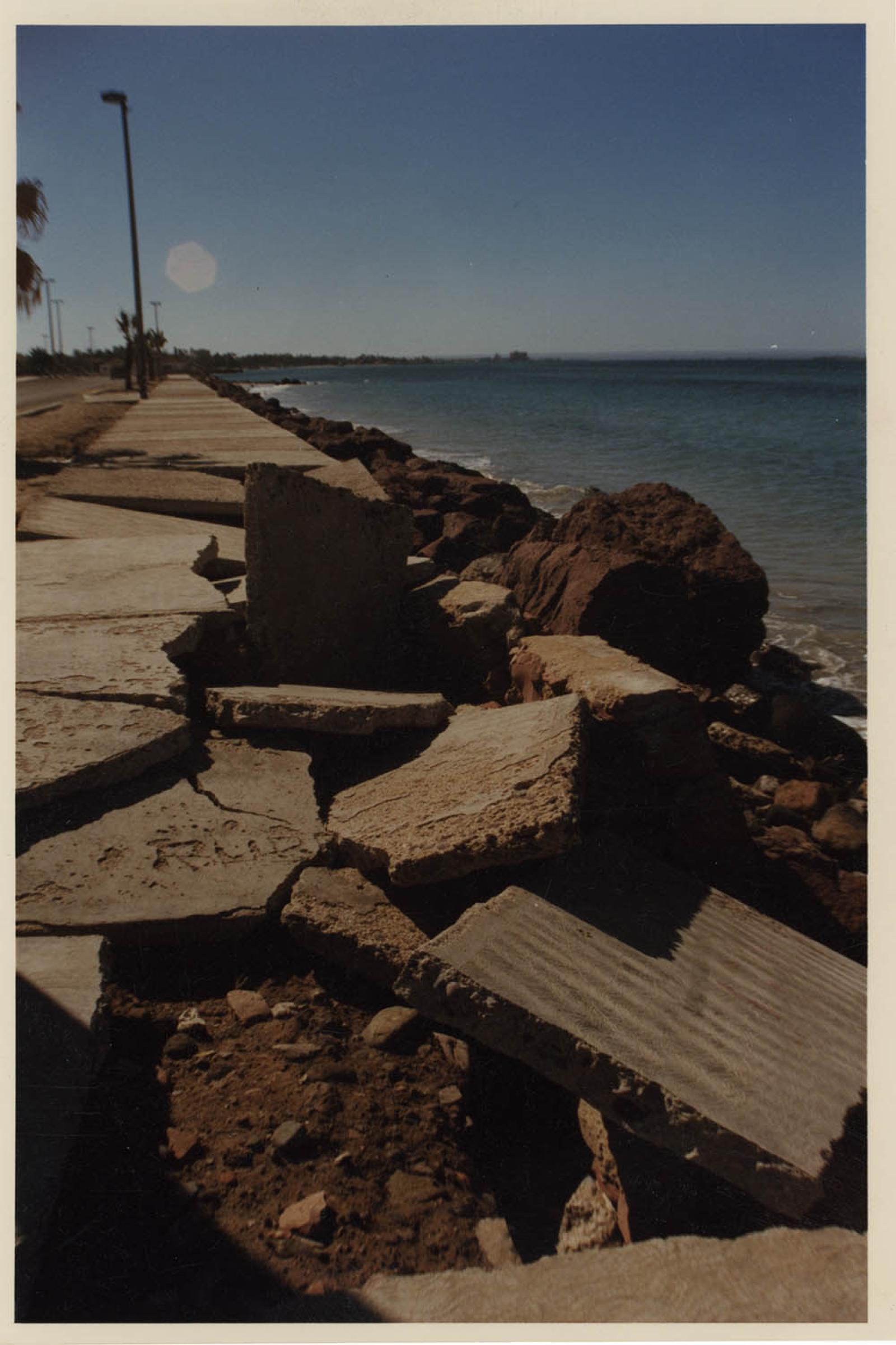 Mantenimiento y remodelación del malecón.