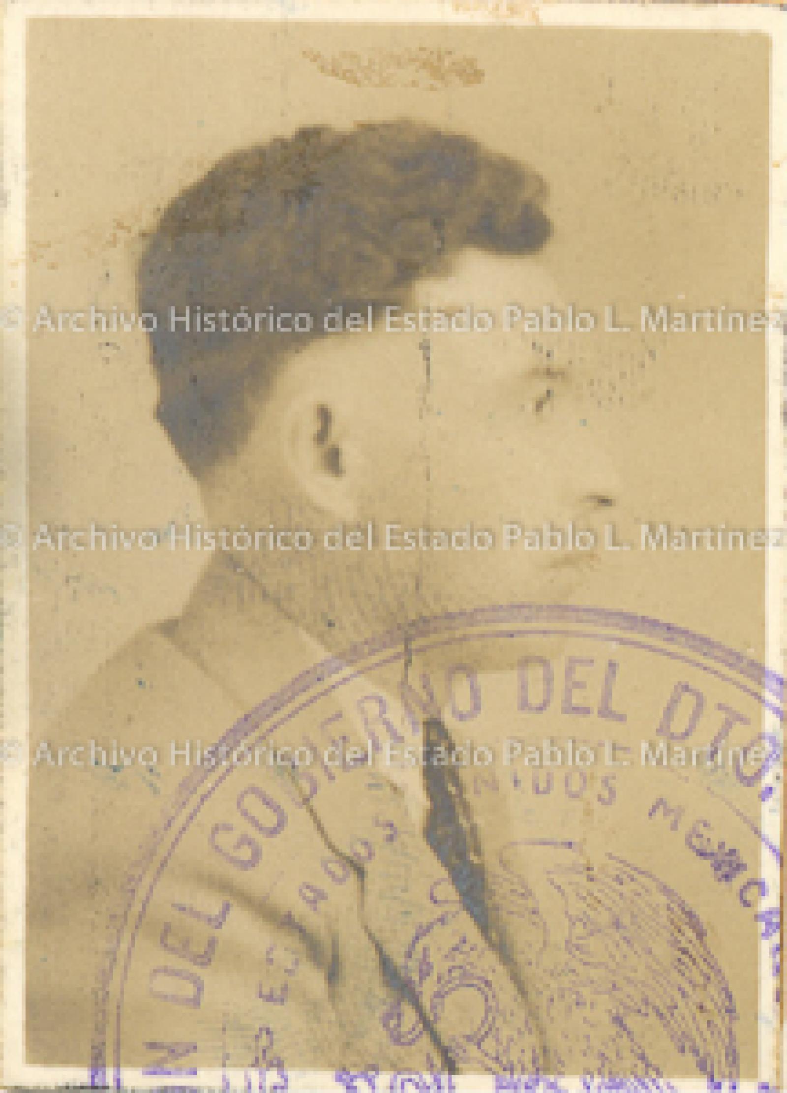 Manuel Kohl de perfil.