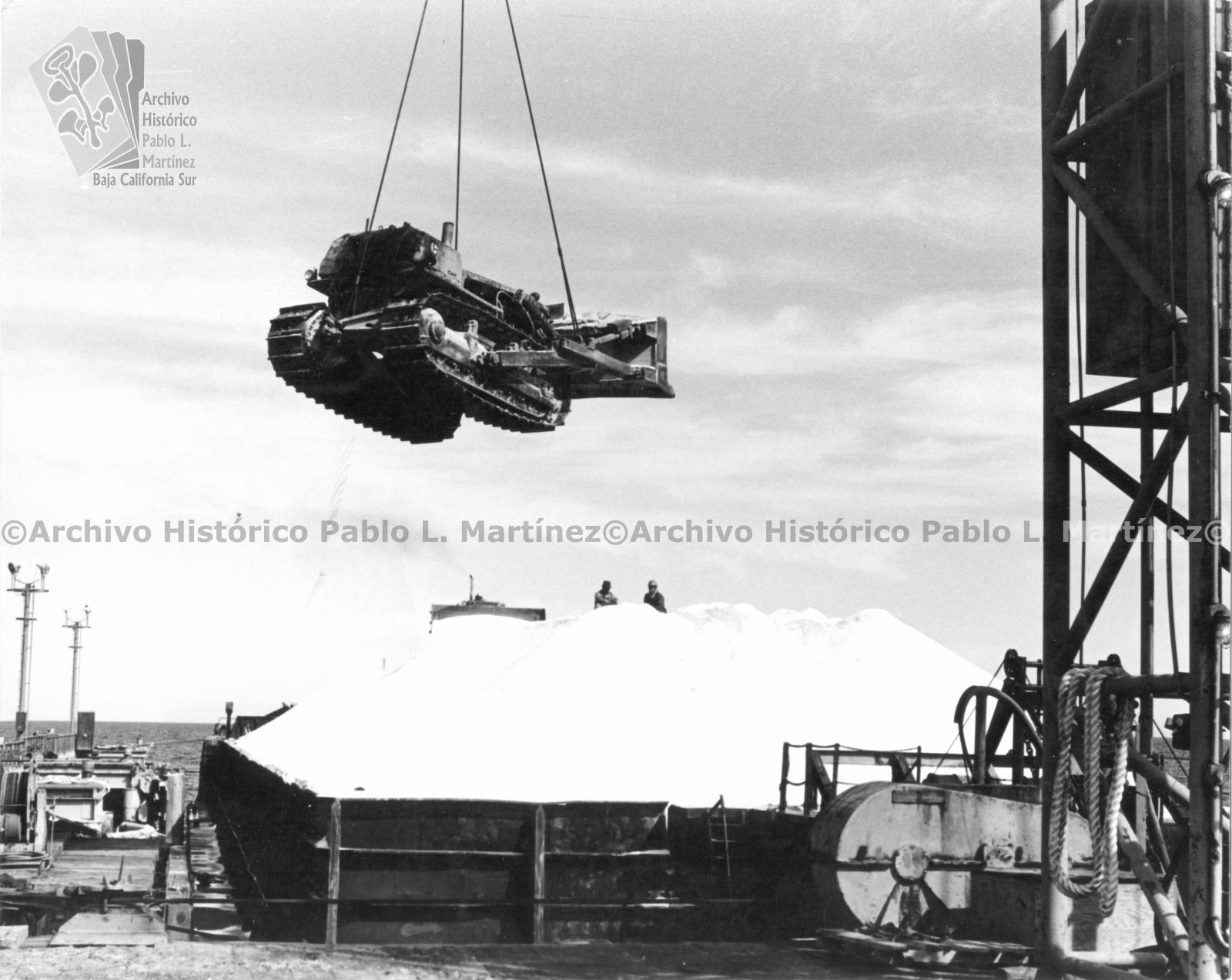 Maquinaria utilizada en la salina de Guerrero Negro, Baja California Sur.