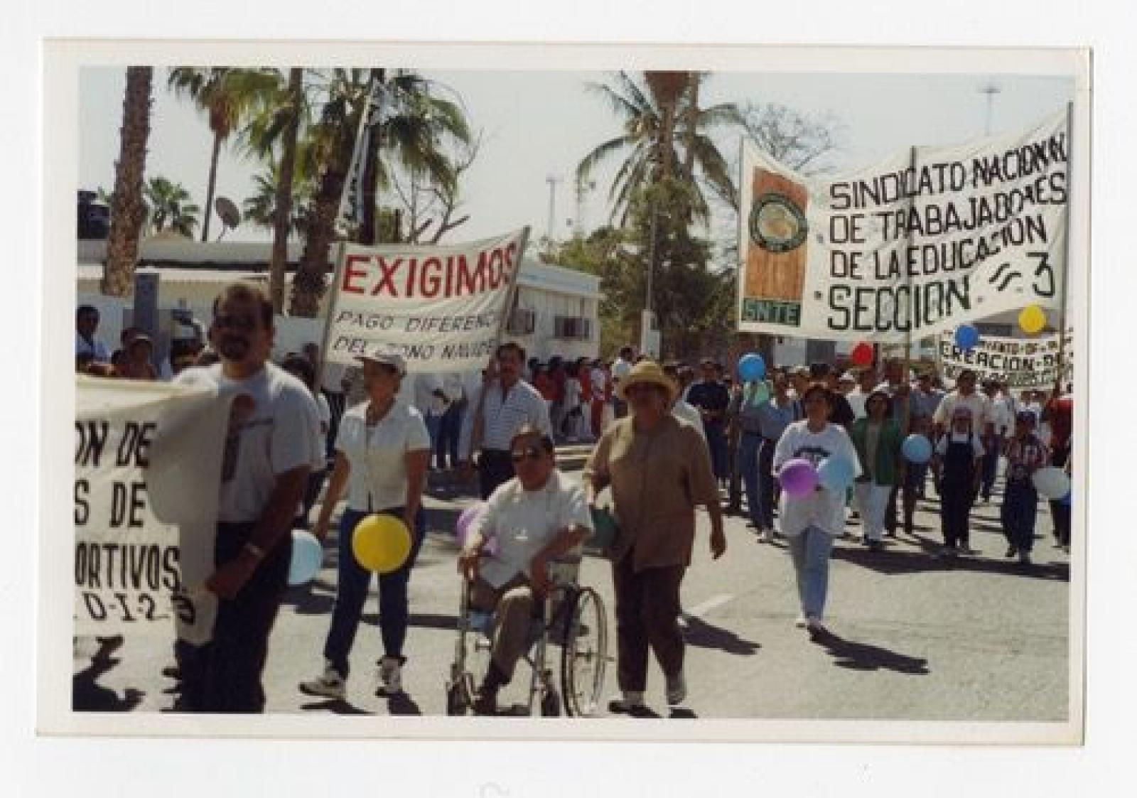 Marcha De integrantes del Sindicato Nacional de trabajadores de la Educación, Sección 3.