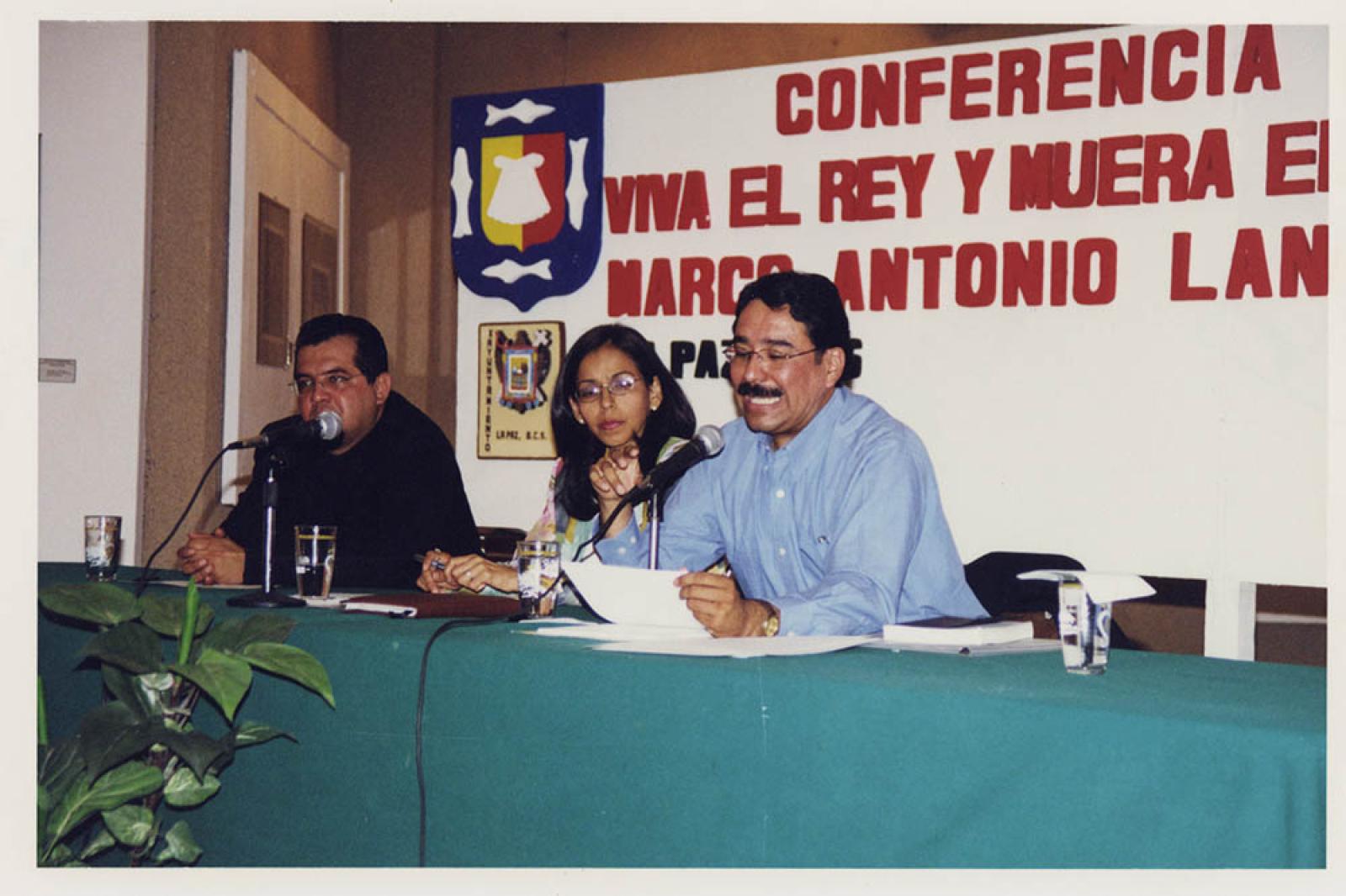 Marco Antonio Landavazo e Hilda Silva Bustamante en conferencia.