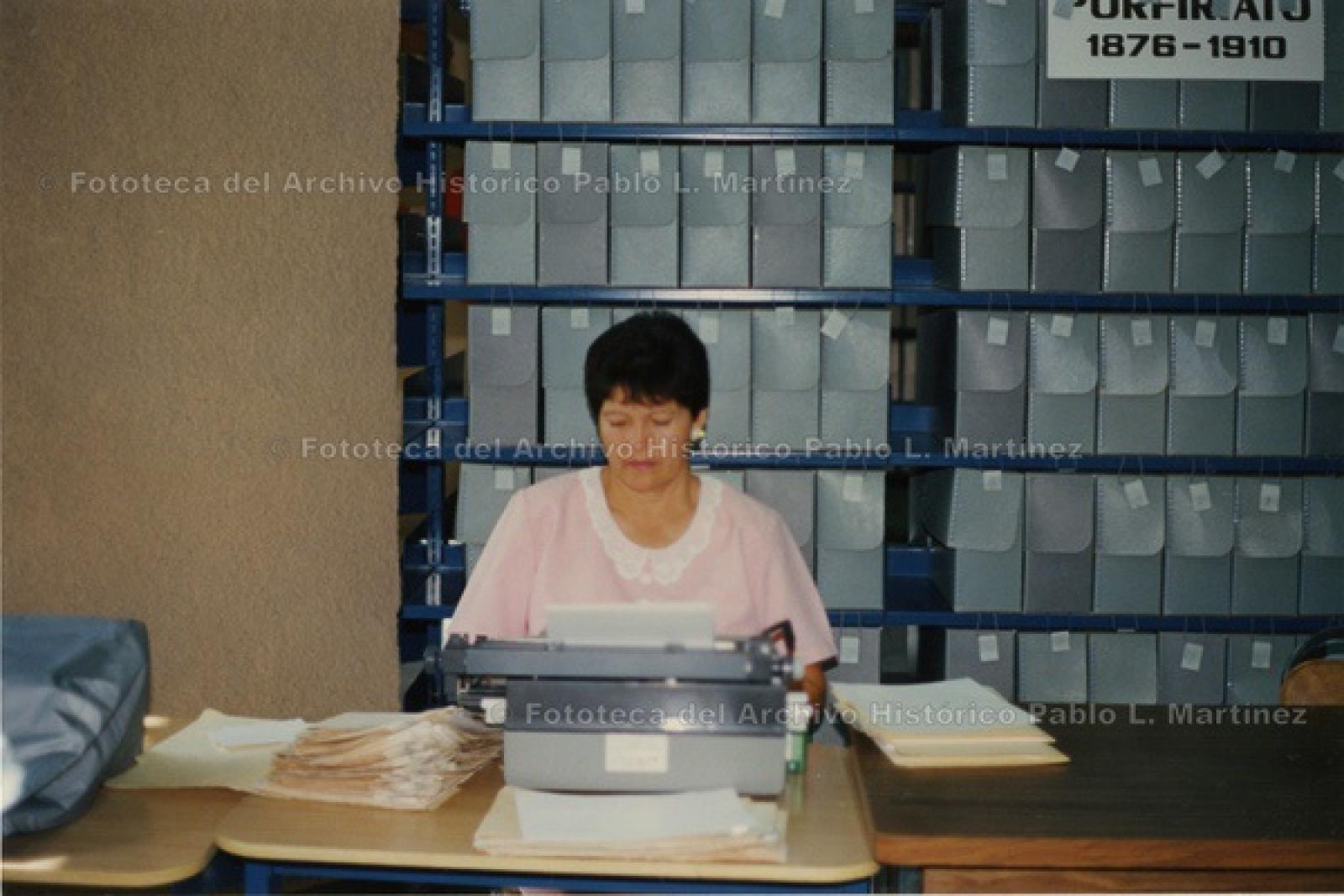 “María Concepción Rosales Bautista, responsable de la Sección de Procesos Técnicos del archivo histórico”.