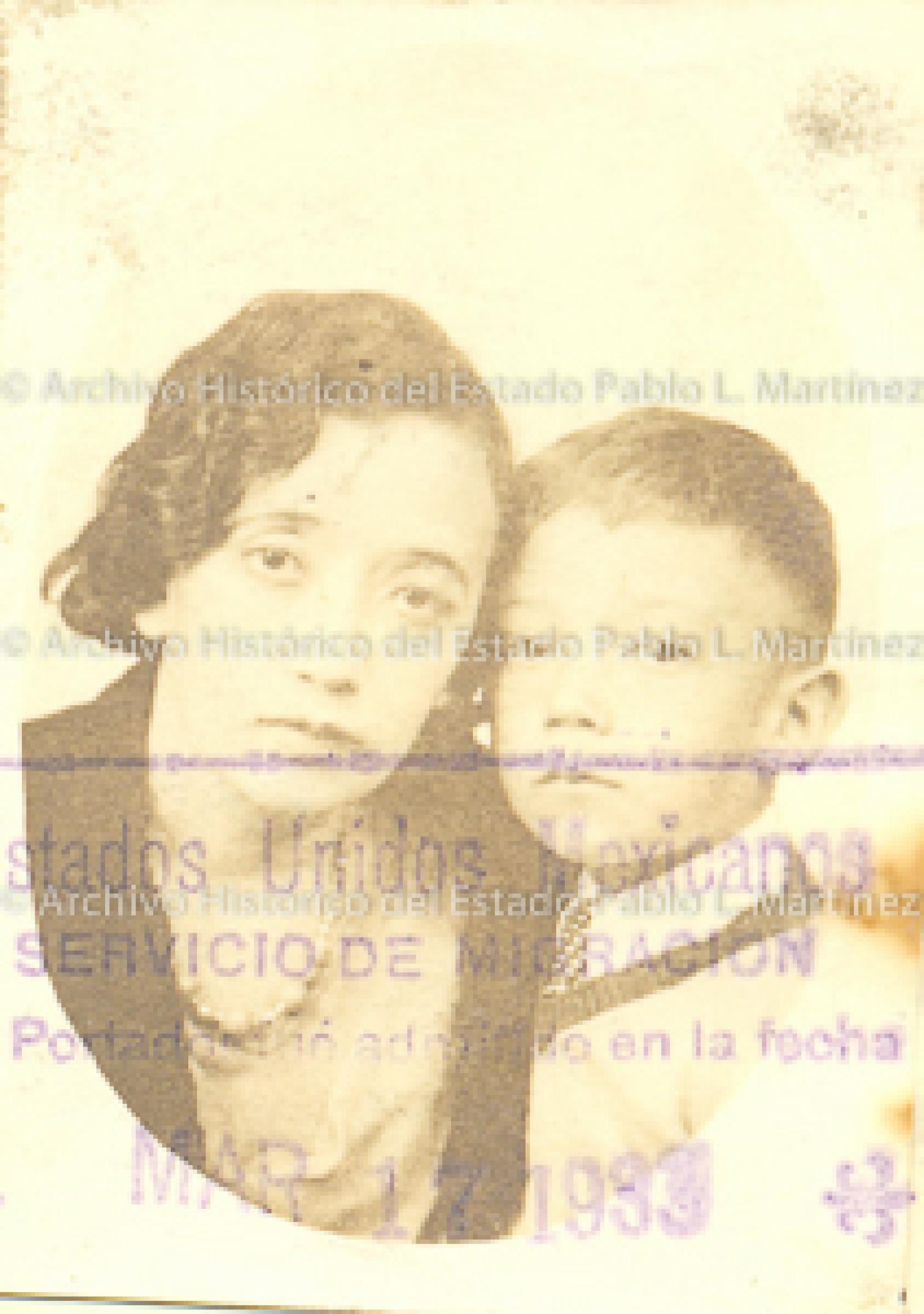 María Gala Ignacia Domínguez de Kachok y su hijo José Antinio Valentín.