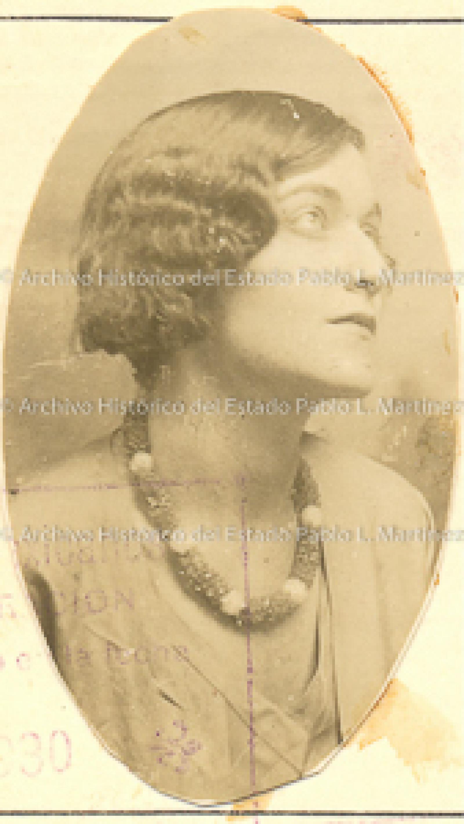Marian Nahl de Mackenzie de perfil.