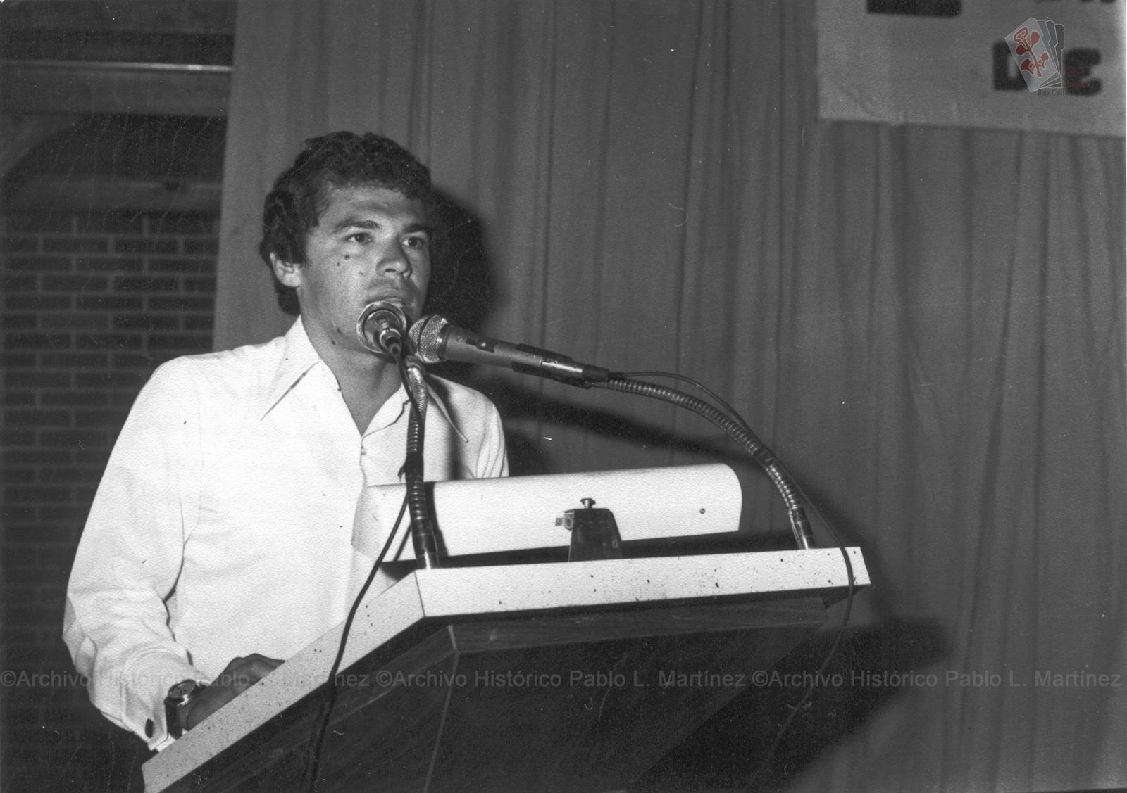 Mario Vargas Aguiar, da discurso en jornadas culturales en Santa Rosalía, Baja California Sur.
