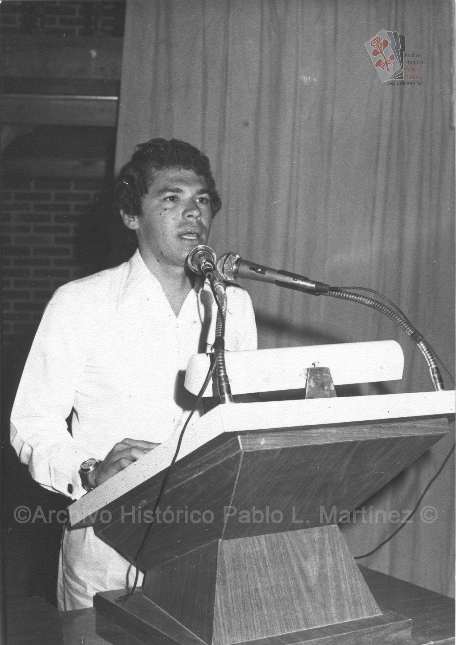 Mario Vargas Aguiar en discurso, Santa Rosalía, Baja California Sur.