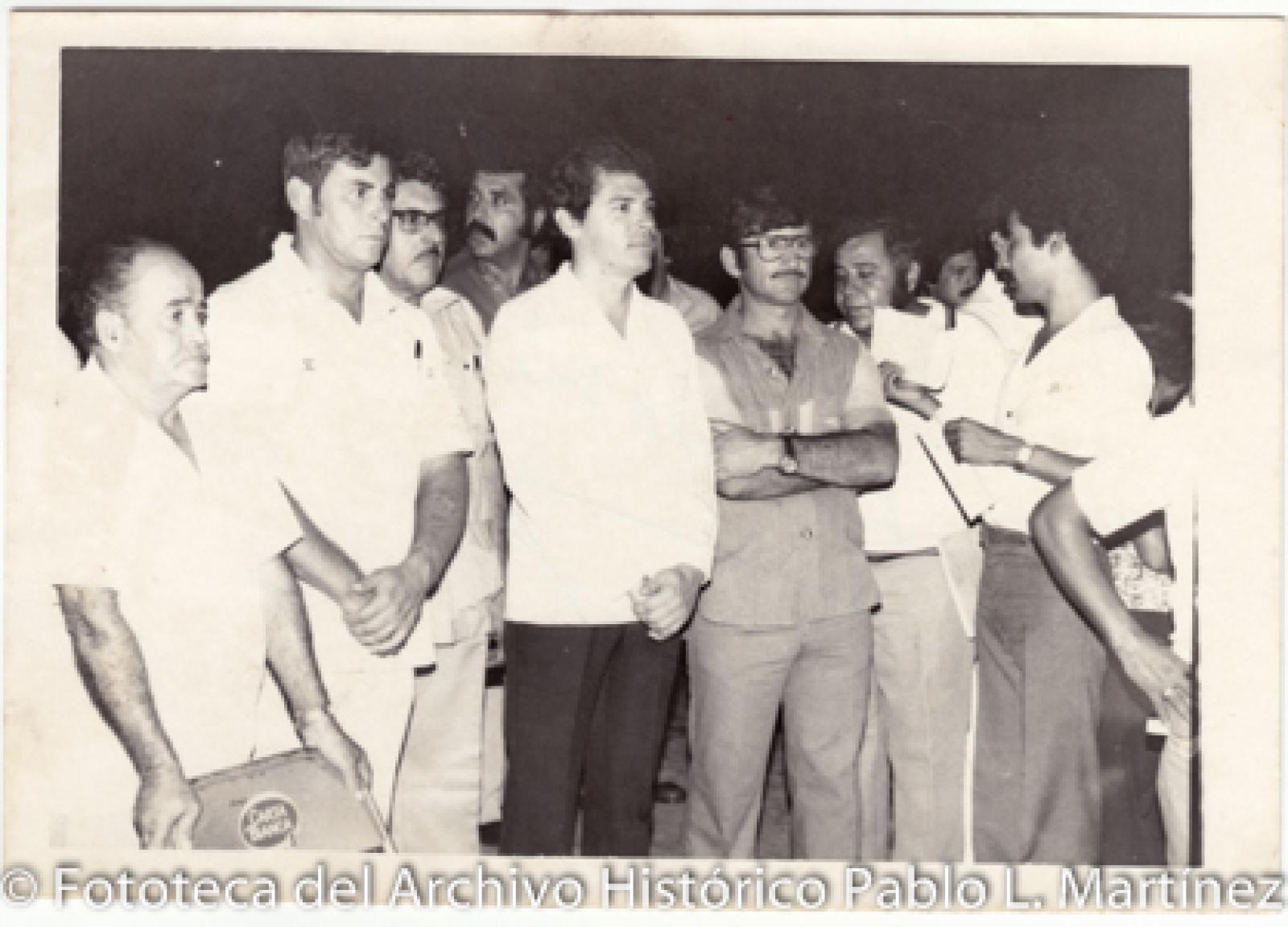 Mario Vargas Aguilar, Jesús Murillo Aguilar entre otros, retrato de grupo.