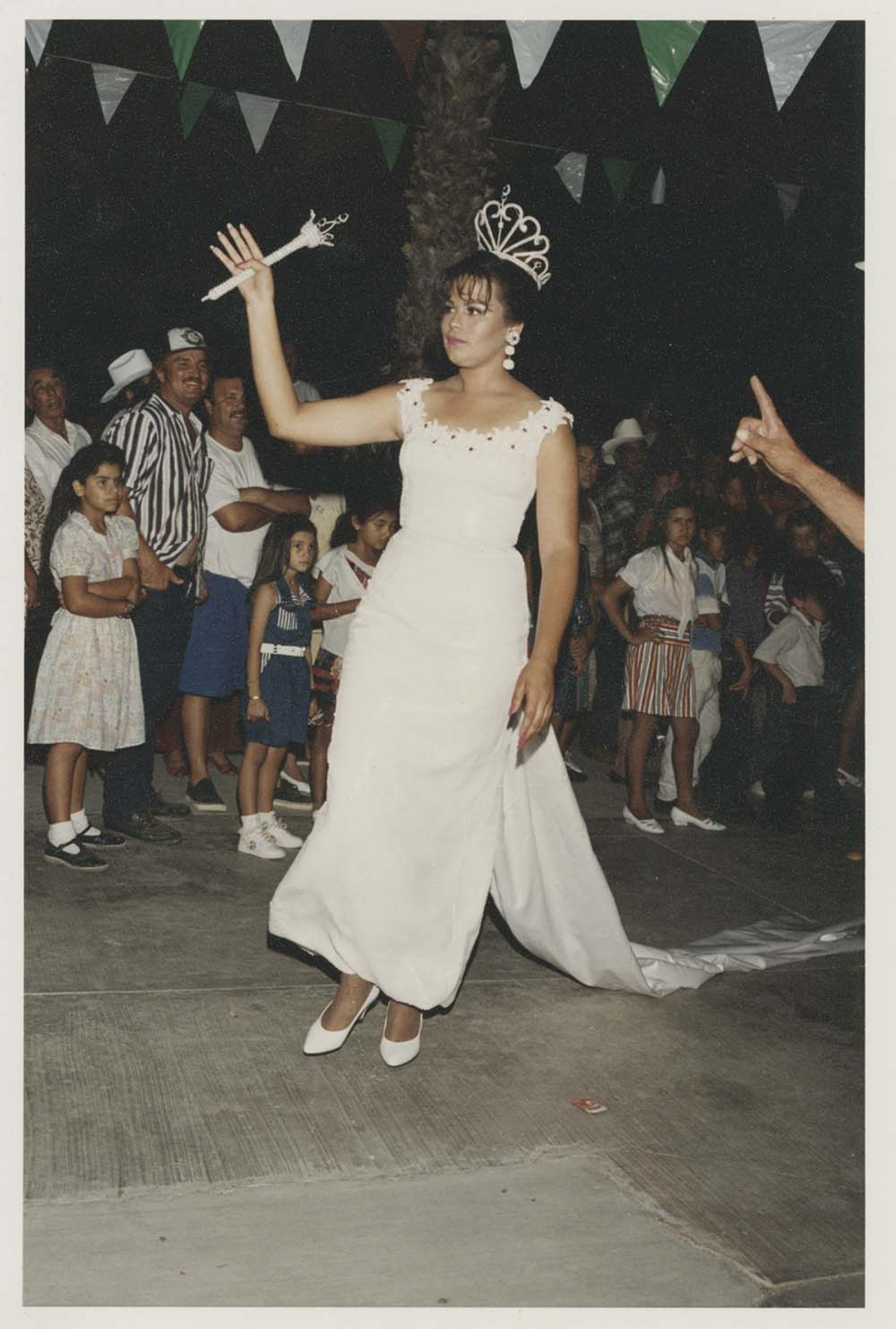 “Martha I, reina de las fiestas de Santiago”.