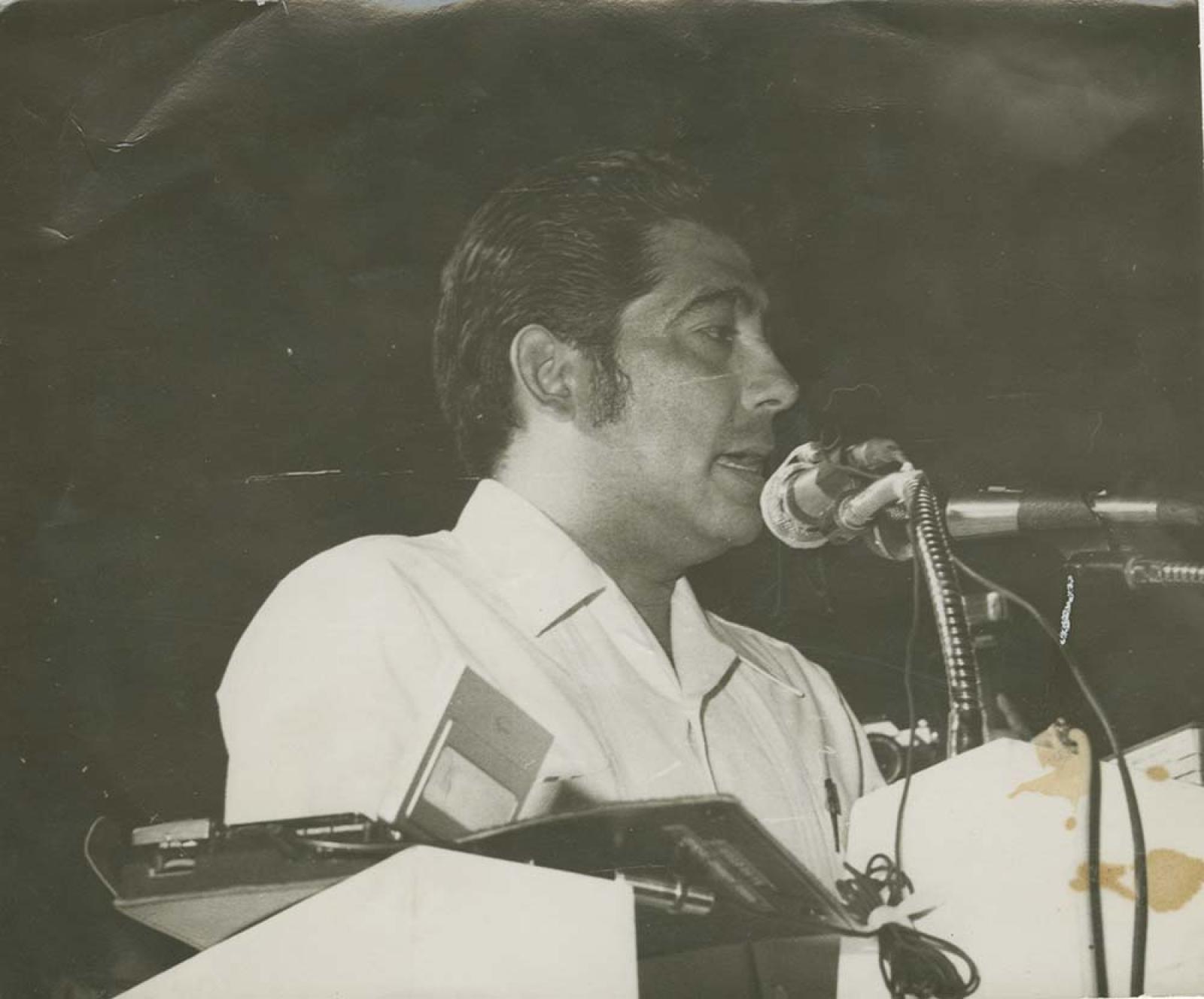 Matías Amador da discurso.