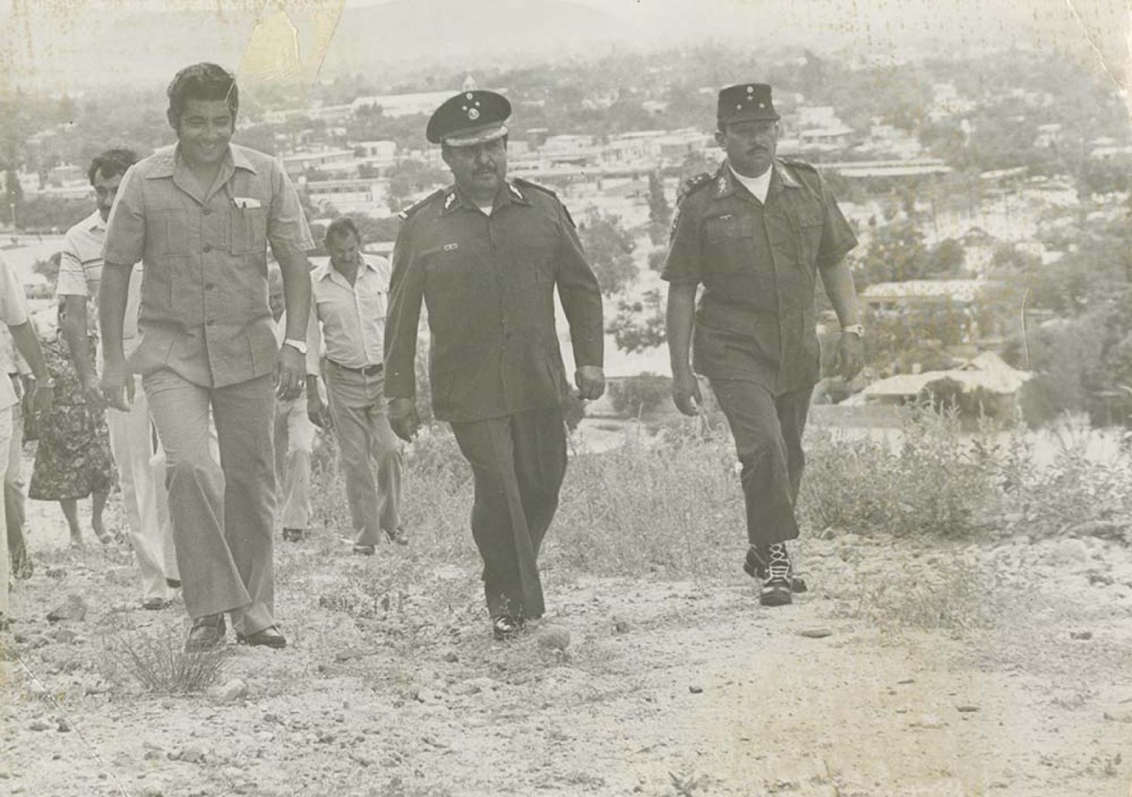 Matías Amador Moyrón y funcionarios públicos visitan las instalaciones del cuartel.