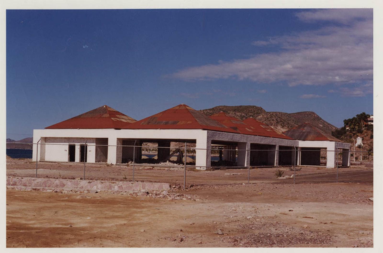 “Mercado pescadores”, construcción en abandono.