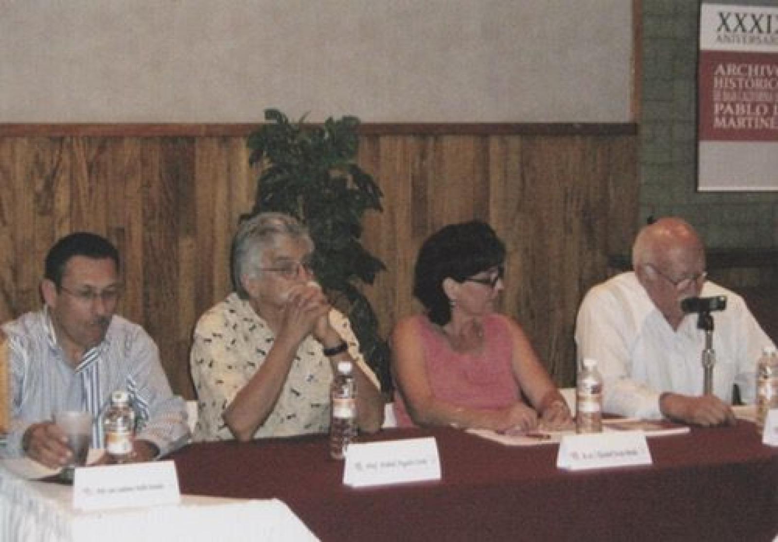 Mesa de ponentes durante el XXXIX aniversario del Archivo Histórico Pablo L. Martínez.