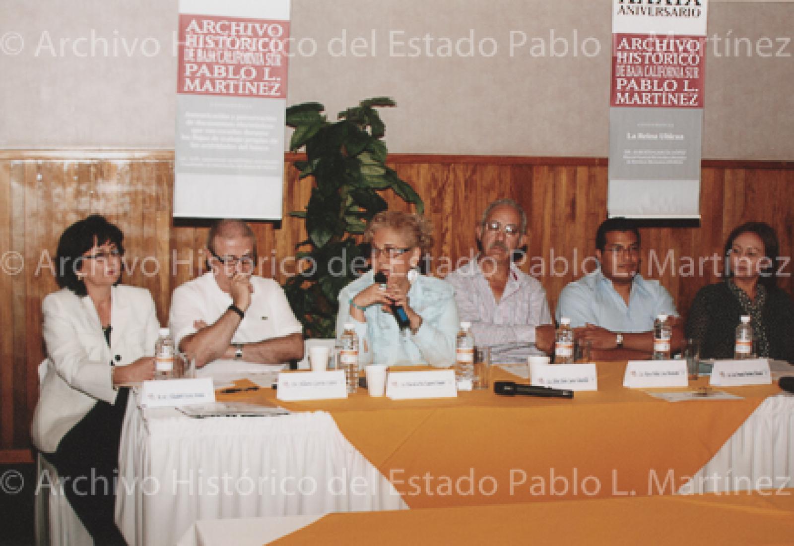 Mesa de ponentes en el XXXIX aniversario del Archivo Histórico Pablo L. Martínez.