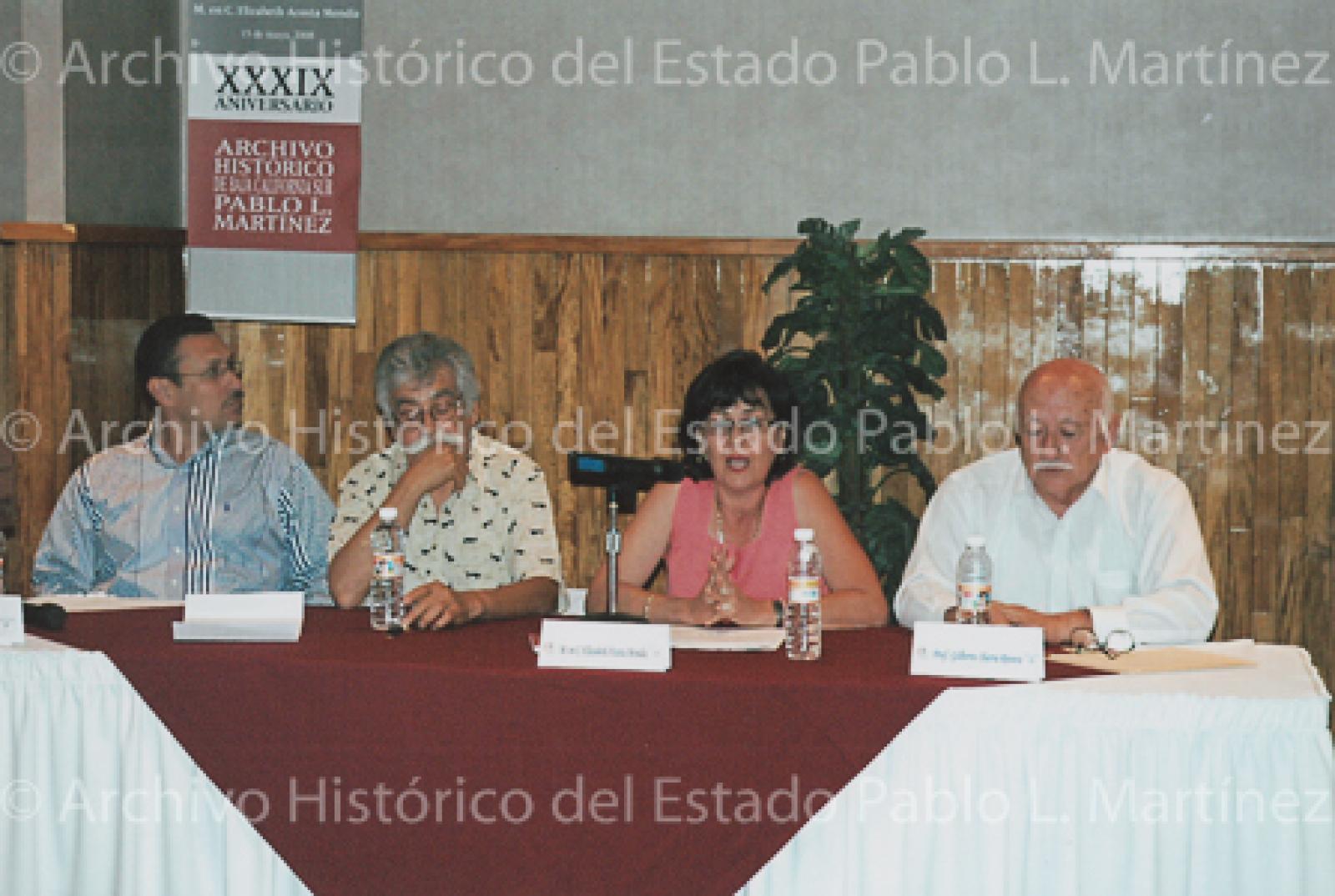 Mesa de ponentes que presenta al libro Paisajes y personajes en María Auxiliadora, Baja California Sur.