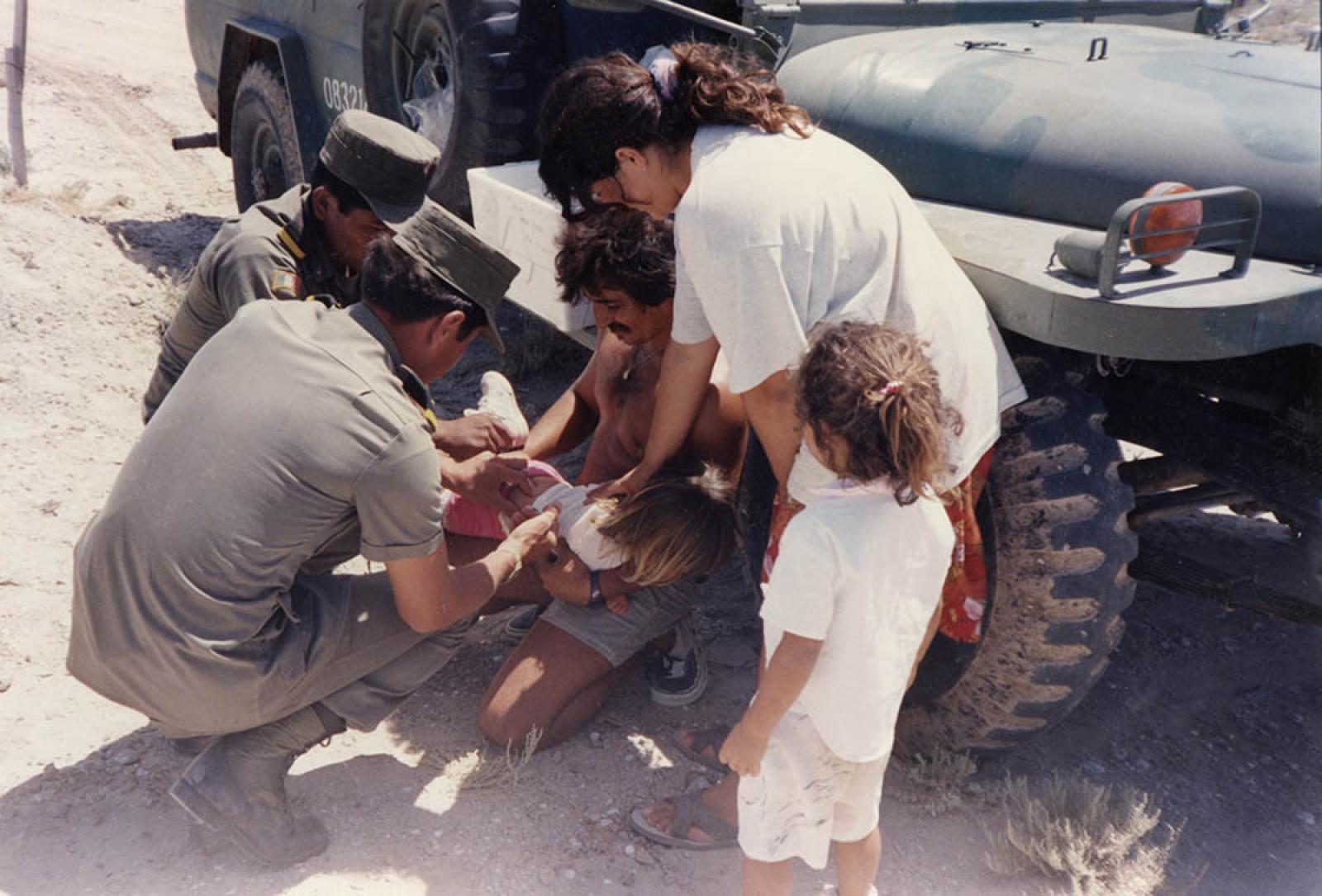 Militares aplican vacunas a niños de la Laguna de San Ignacio, B.C.S.