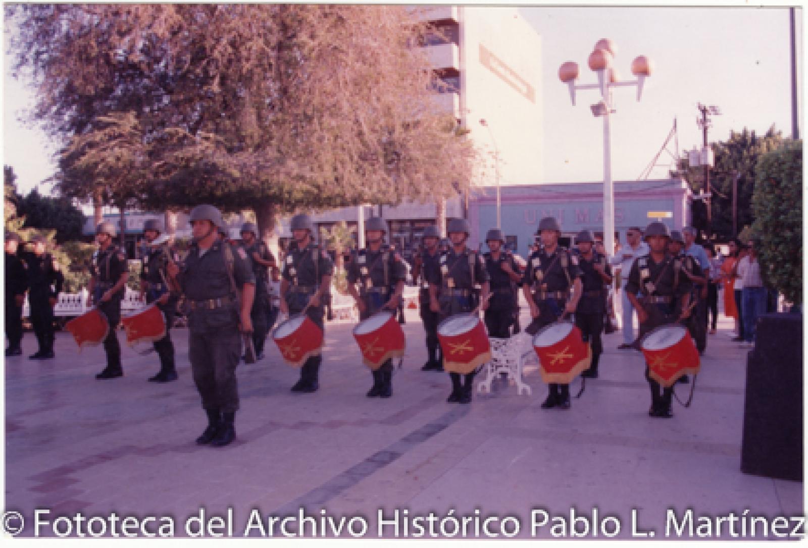Militares, banda de guerra.