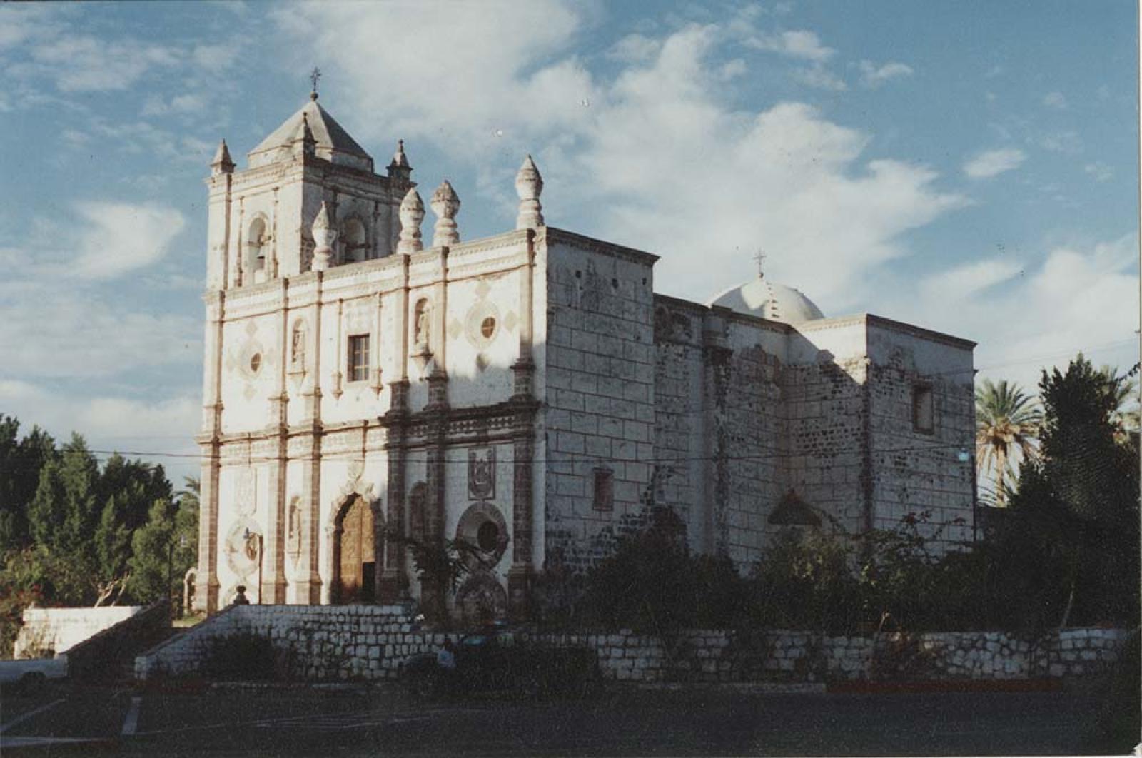 “Misión de San Ignacio Kadakaaman, hermosa construcción”.