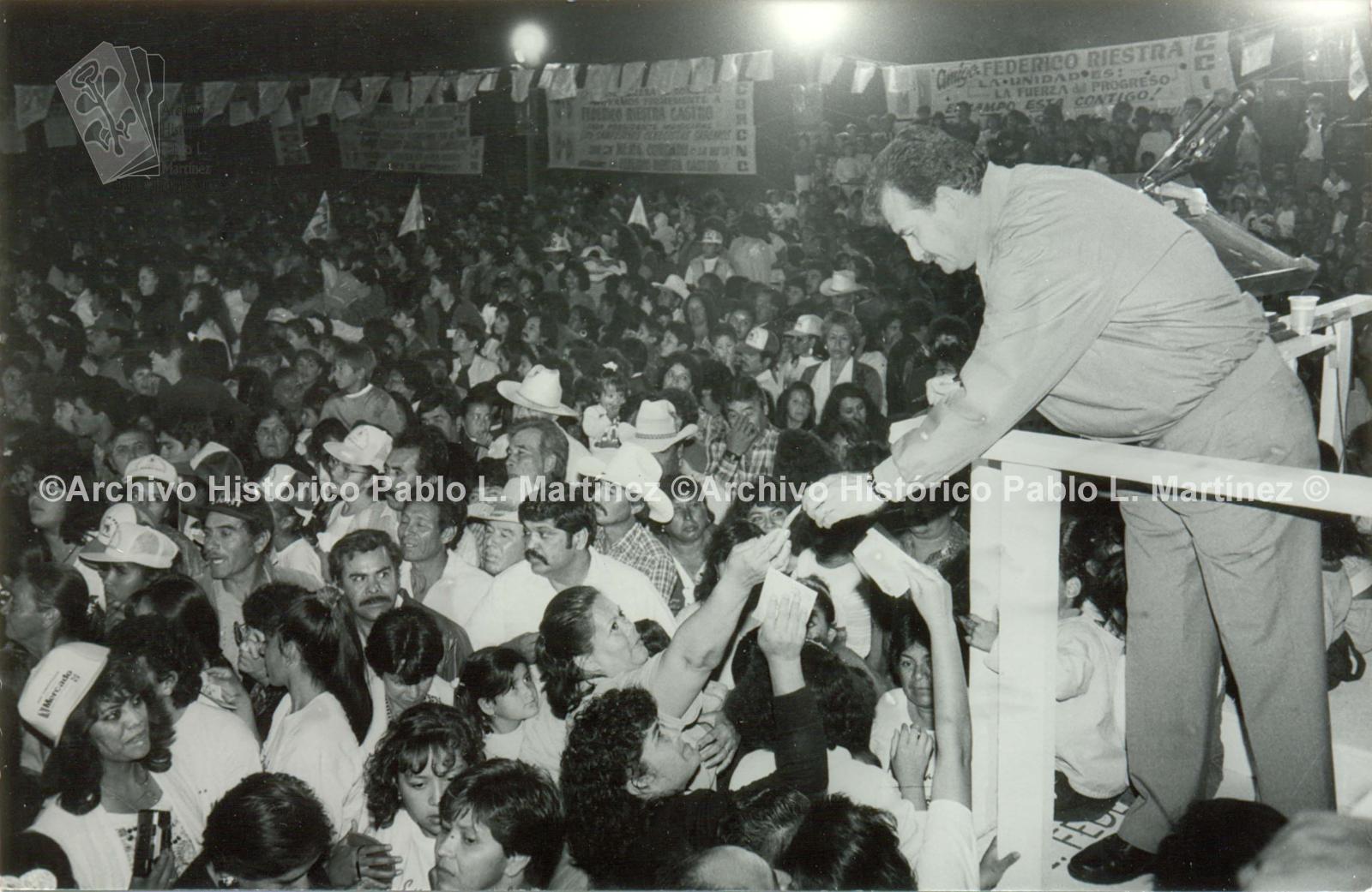 Mitin durante la campaña electoral de Guillermo Mercado Romero como candidato a gobernador de Baja California Sur.