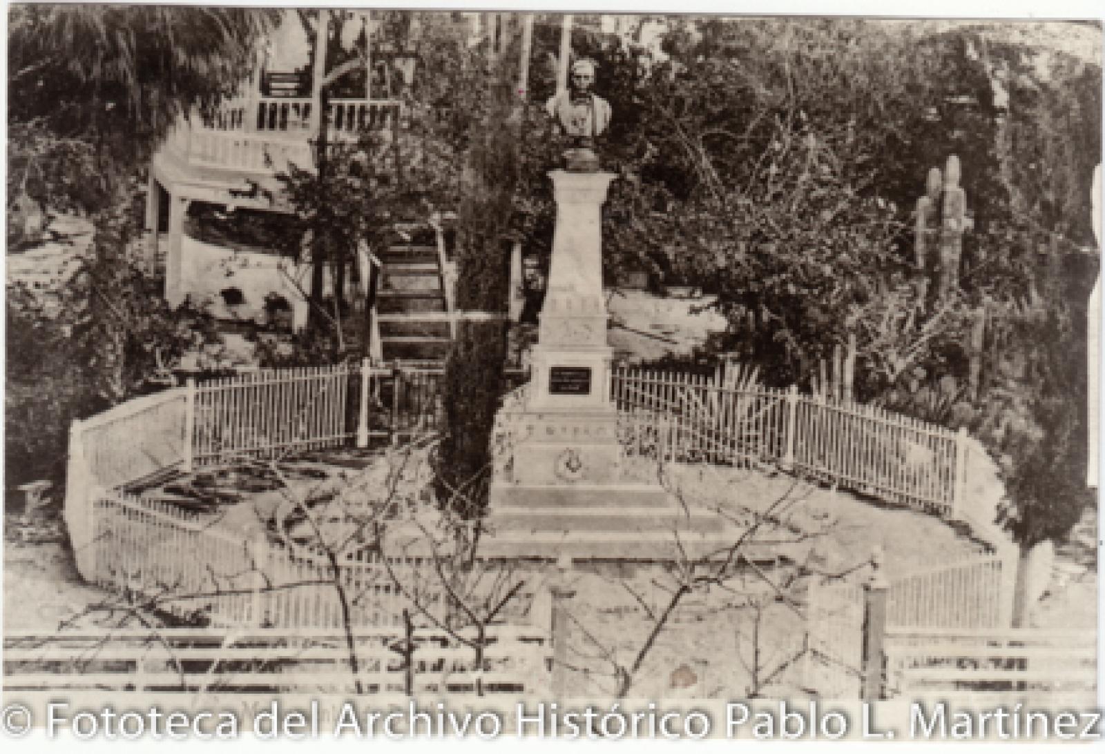 “Monumento a Benito Juárez, La Paz, Baja California."